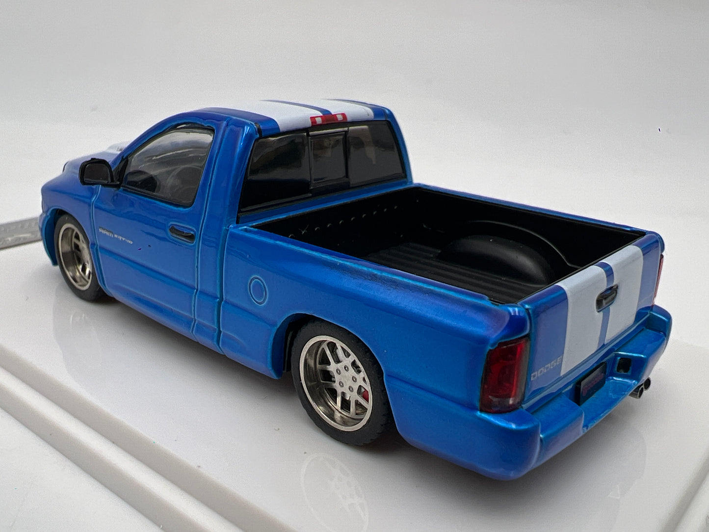 Shoom 64 Models 1:64 MiJo Exclusives x/3000 Dodge Ram SRT-10 Blue W/Accessories