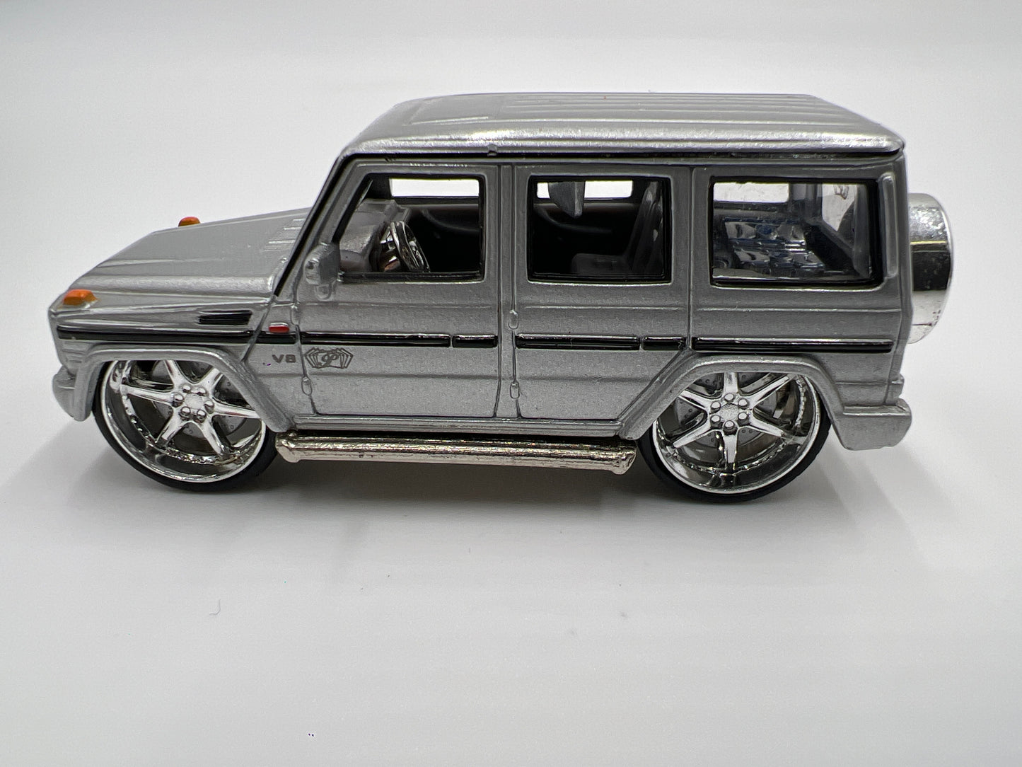 Maisto Playerz Luxury Diecast Collection Mercedes-Benz G-Class Silver Loose