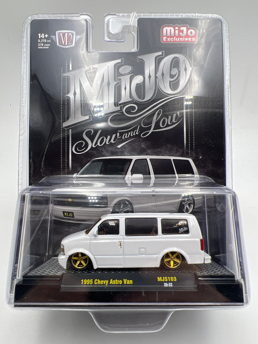 M2 Machines MJS103 MiJo Exclusives CHASE Slow And Low 1995 Chevy Astro Van White