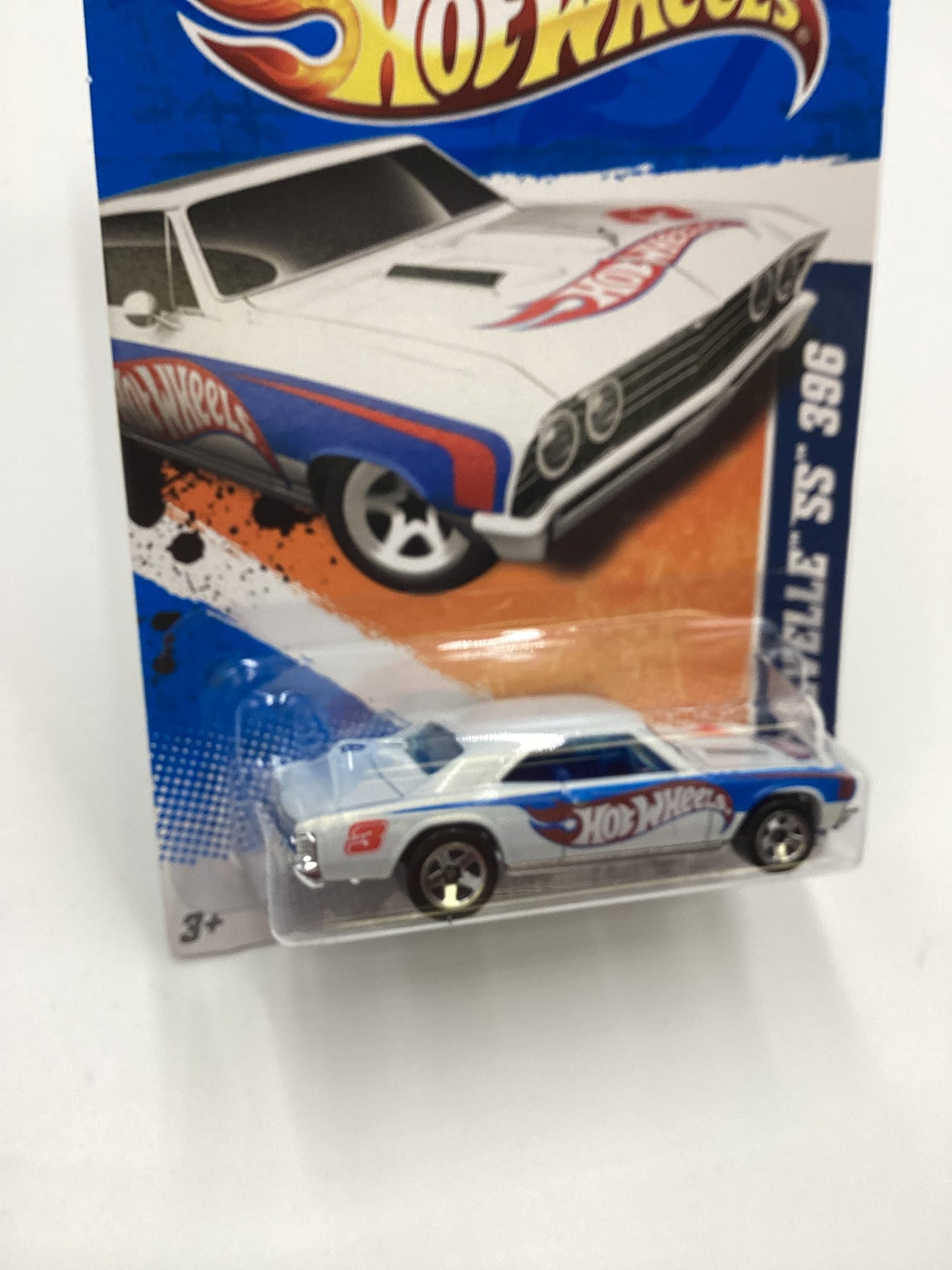 2011 Hot wheels #151 67 Chevelle SS 396 White Green Lantern Card 10B