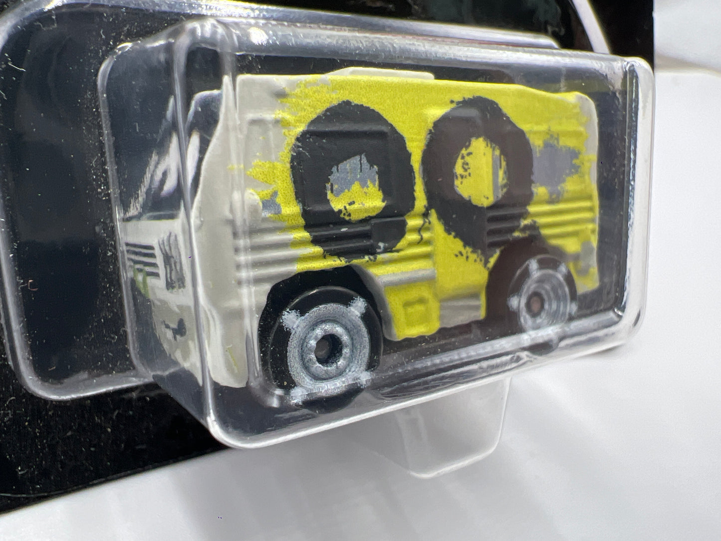 Disney Pixar Cars Mini Racers Arvy White/Yellow 140A