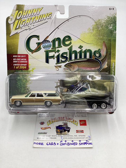 Johnny Lightning 2017 Series 2 Version A Gone Fishing 1973 Chevy Caprice W/ Boat & Trailer 191G