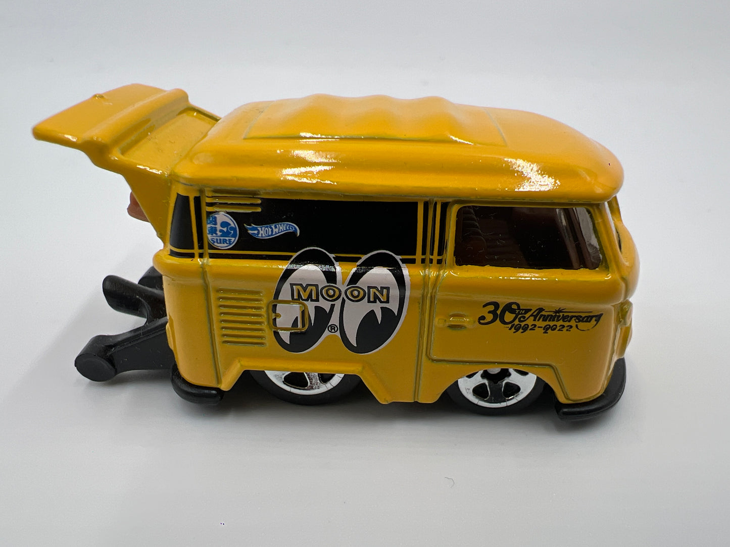 Hot Wheels 1/64 Mainline Kool Kombi Mooneyes Yellow Loose