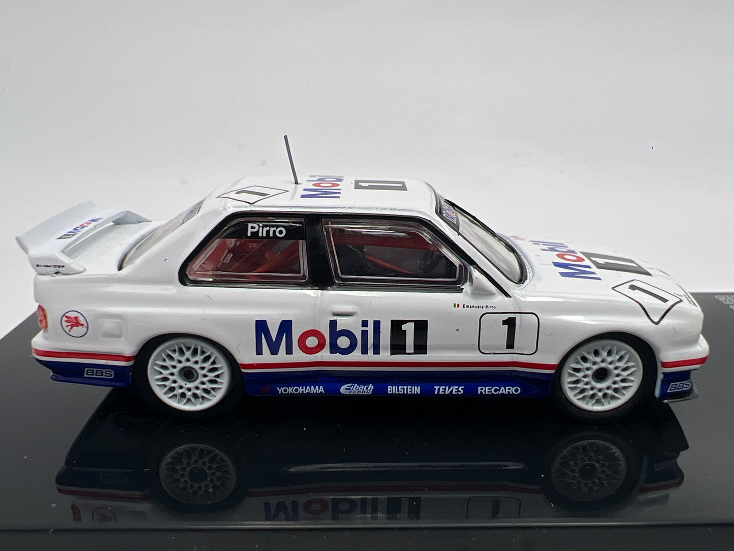 Tarmac Works x Hobby64 BMW M3 E30 Winner Macau Guia Race 1992