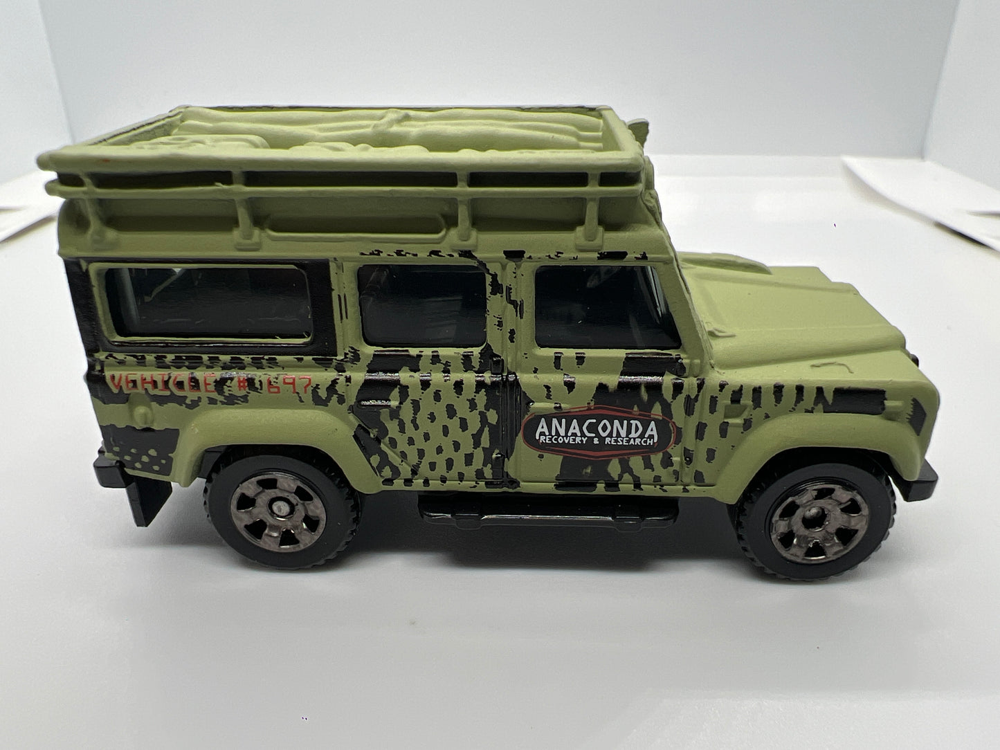 Matchbox 1/64 1997 Land Rover Defender 110 Green Loose