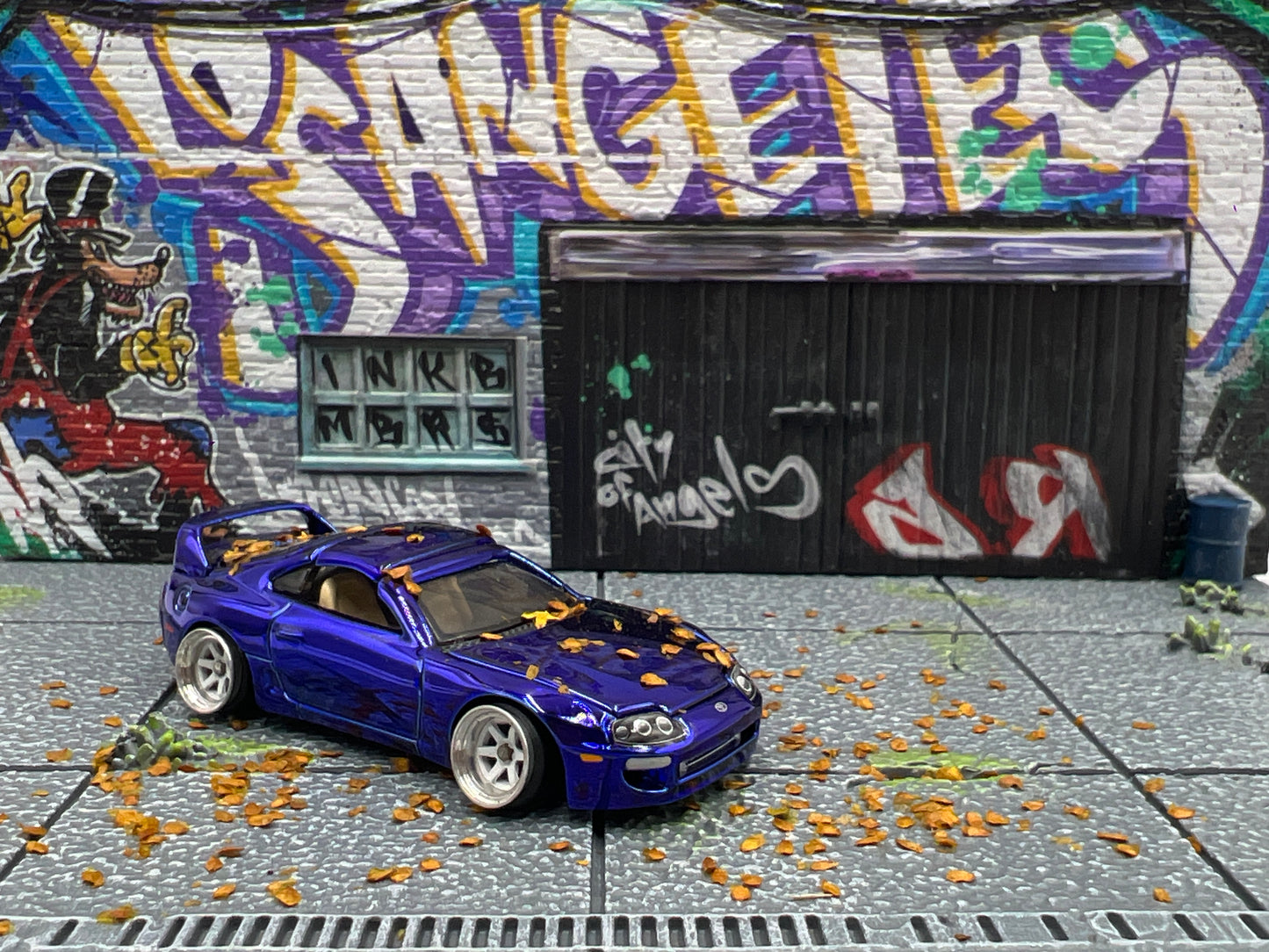 American Diorama 1:64 Mijo Exclusives LA Street Art Resin Diorama Graffiti Limited Edition W/Leaves (Car Not Included)