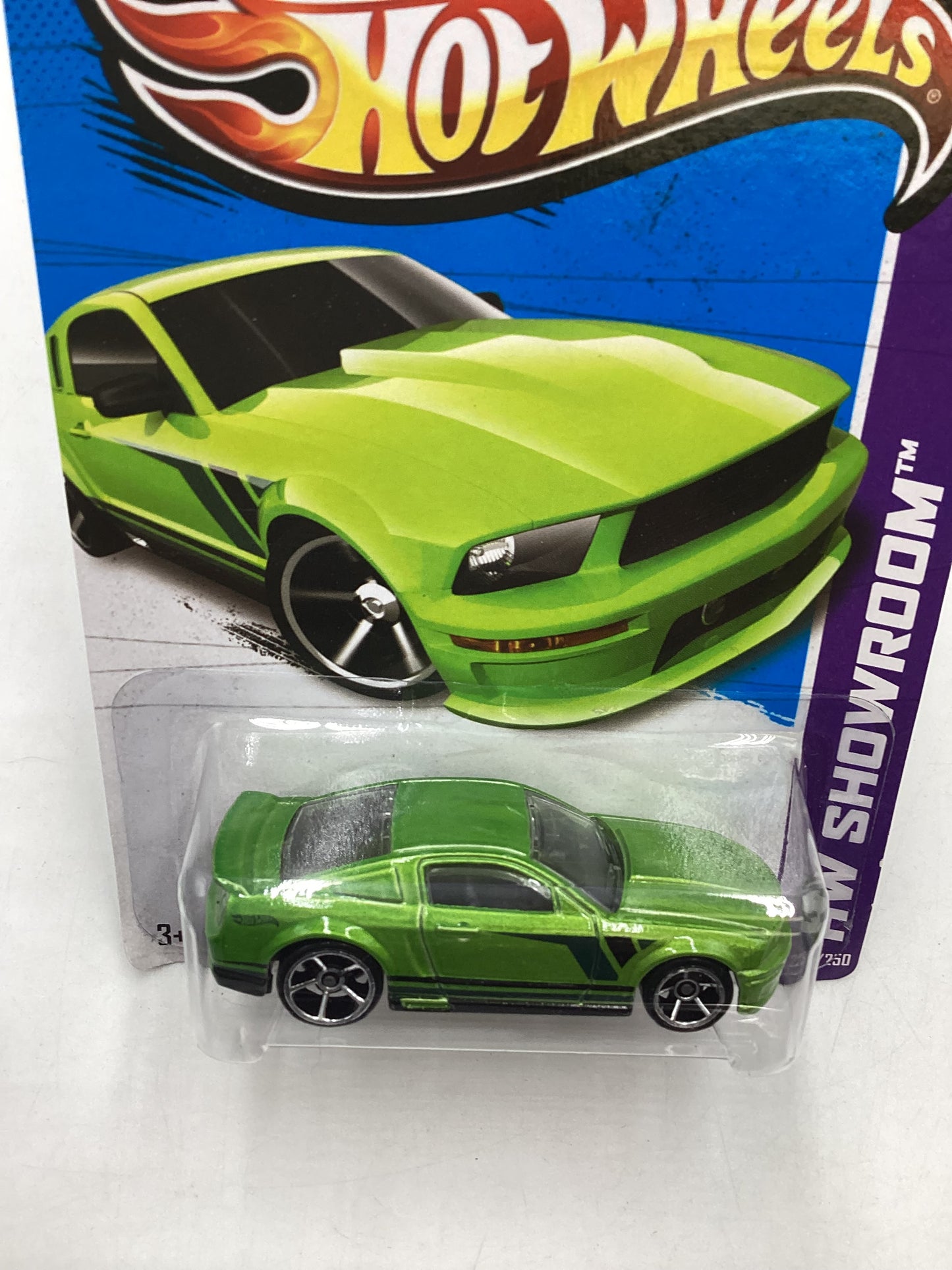 2013 Hot Wheels #229 07 Ford Mustang Green 21C