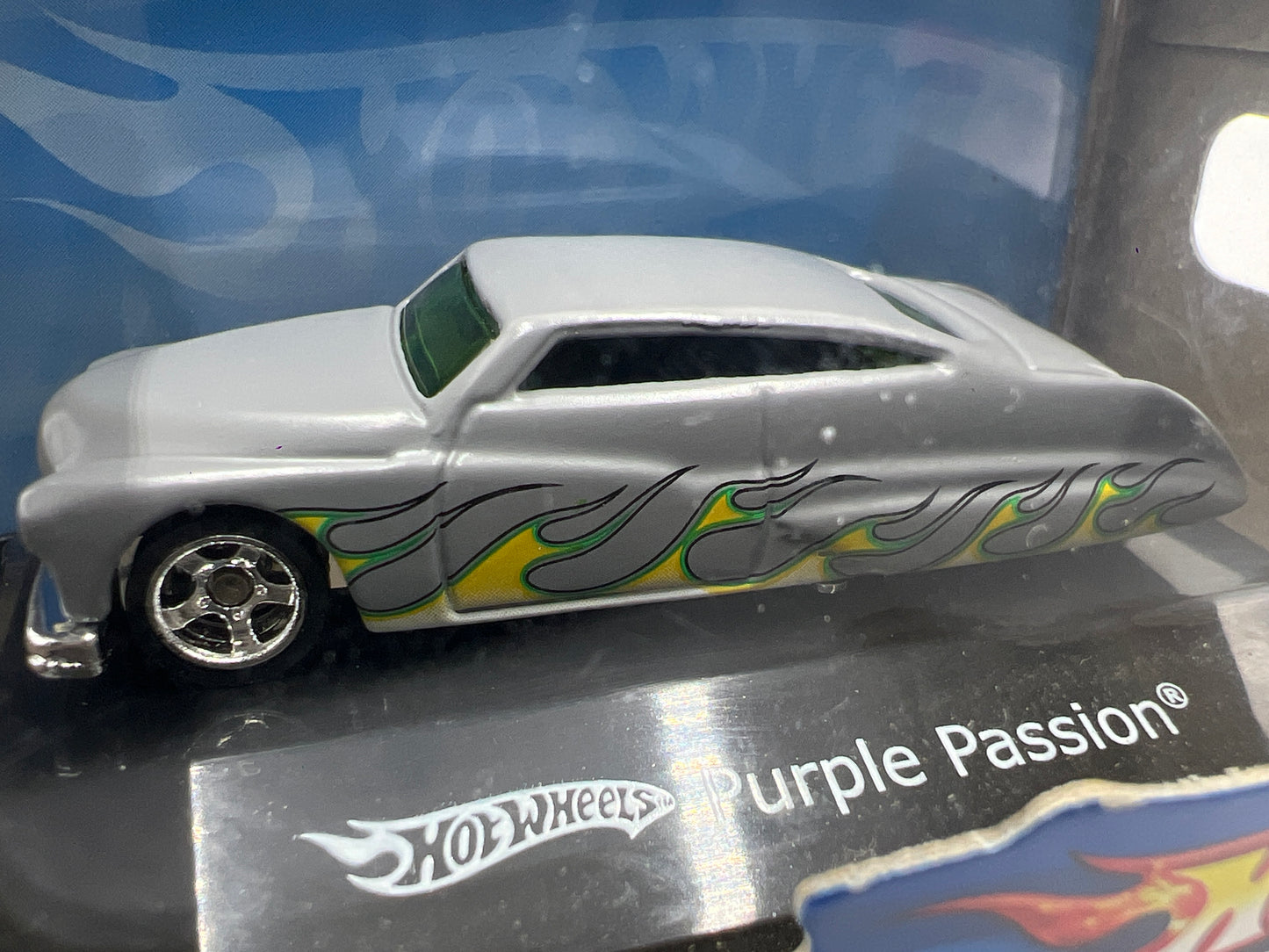 Hot Wheels 1:87 Scale Purple Passion Gray