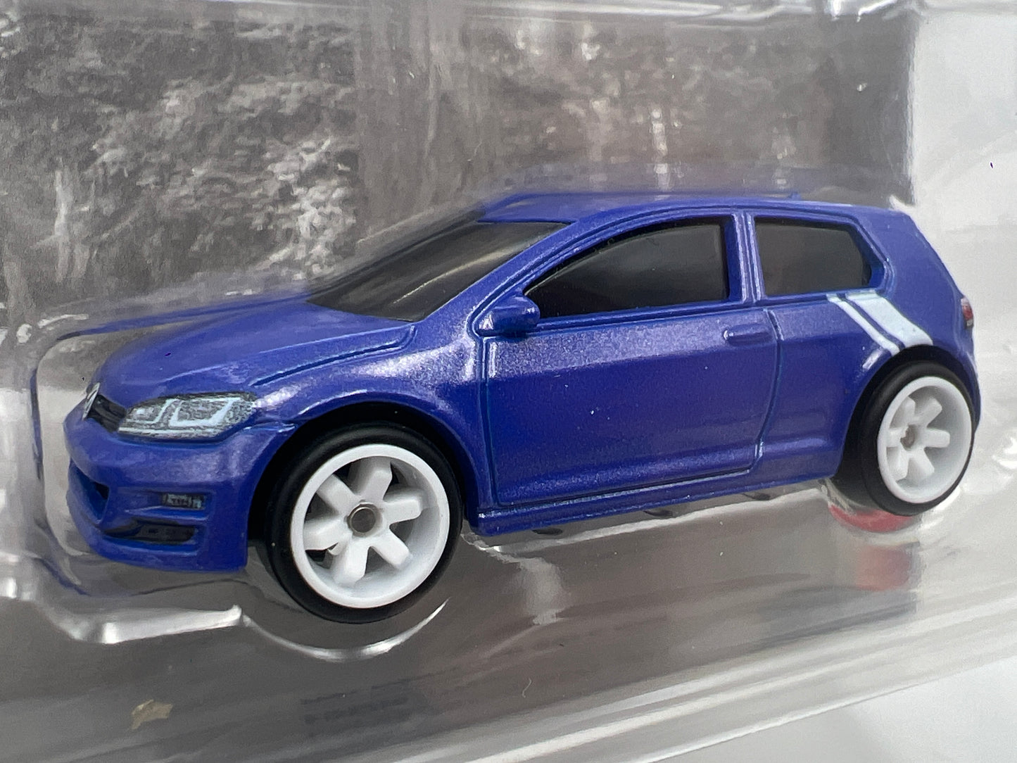 Hot Wheels Premium Target 2 Pack 2004 Volkswagen Golf R32 & MK7 Blue 279C