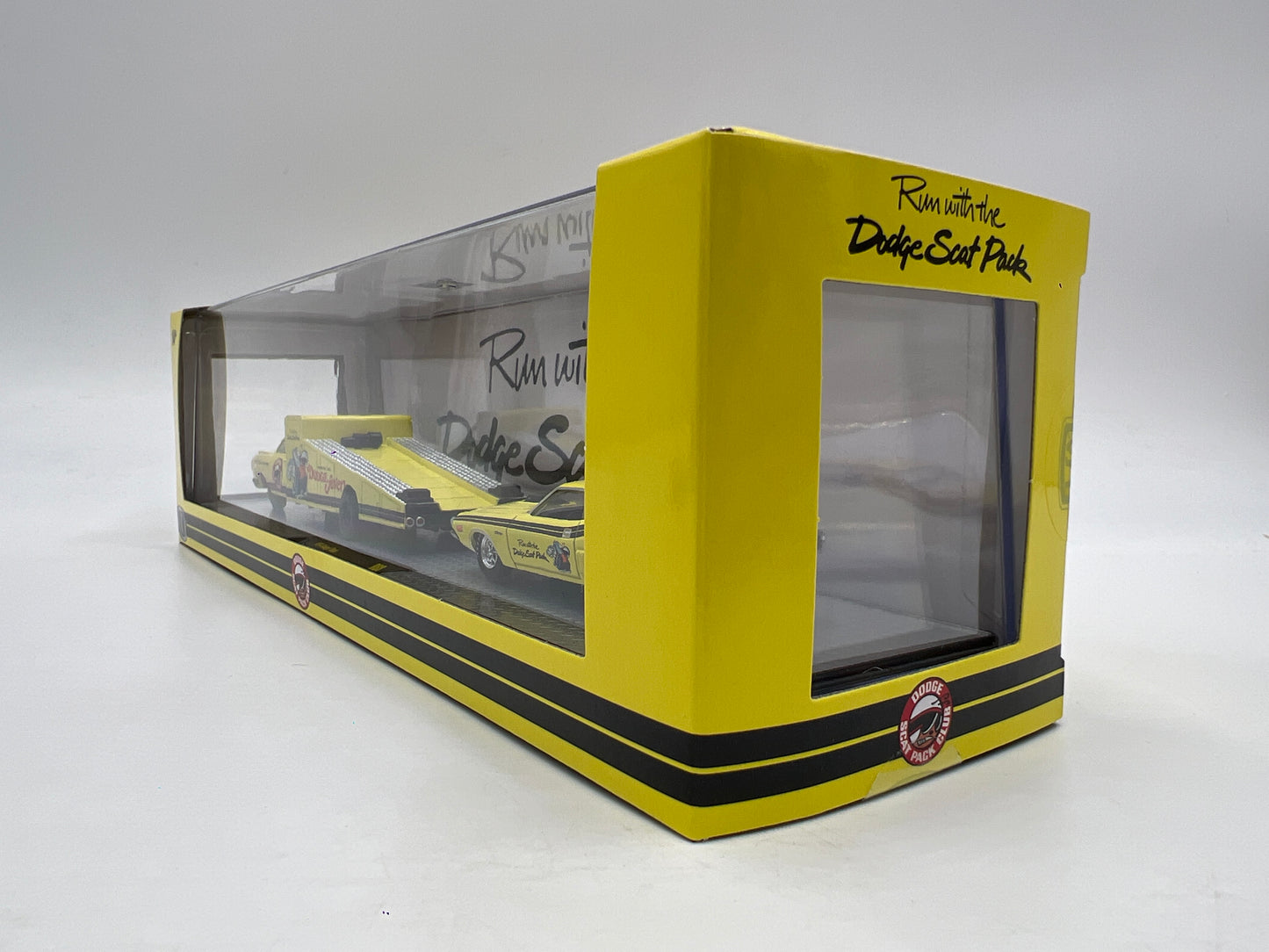 M2 Machines Auto Haulers 1974 Dodge Truck & 1971 Dodge Challenger R/T R88