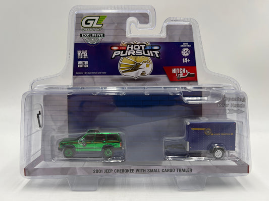 Greenlight Hobby Exclusive CHASE Hitch & Tow Hot Pursuit 2001 Jeep Cherokee W/Small Cargo Trailer
