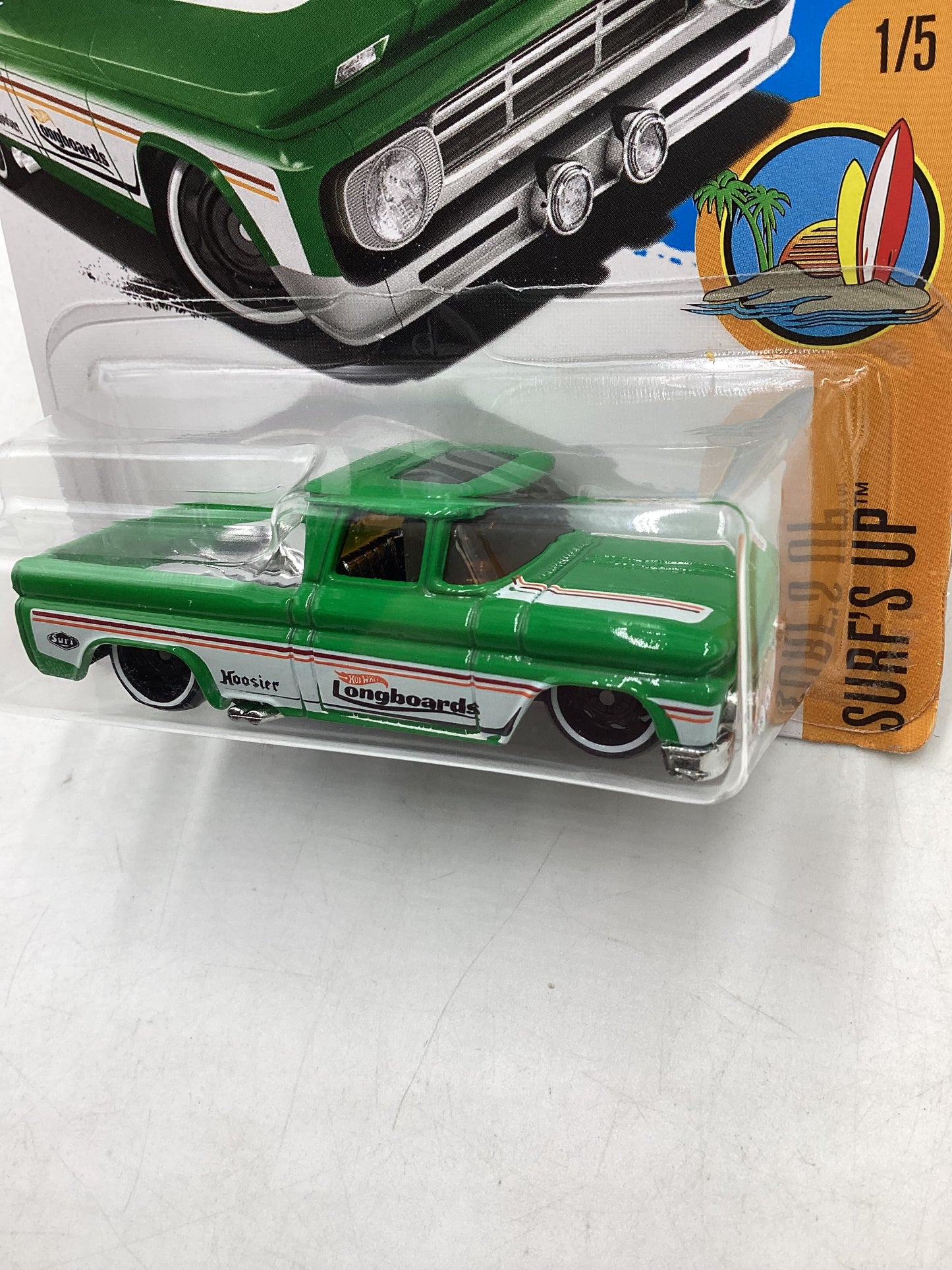 2017 Hot wheels #255 Custom 62 Chevy Pickup Card not perfect 17D