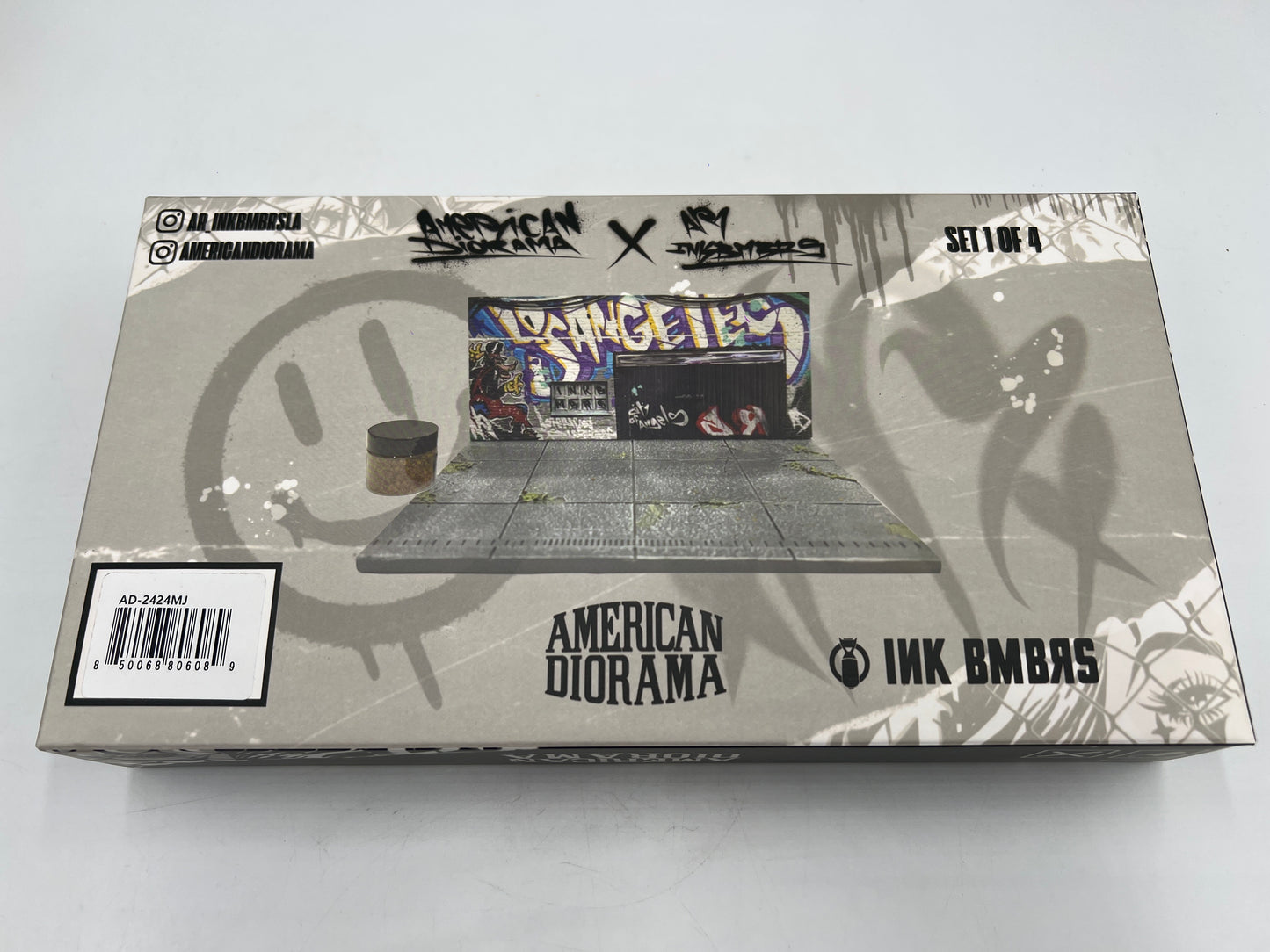 American Diorama 1:64 Mijo Exclusives LA Street Art Resin Diorama Graffiti Limited Edition W/Leaves (Car Not Included)