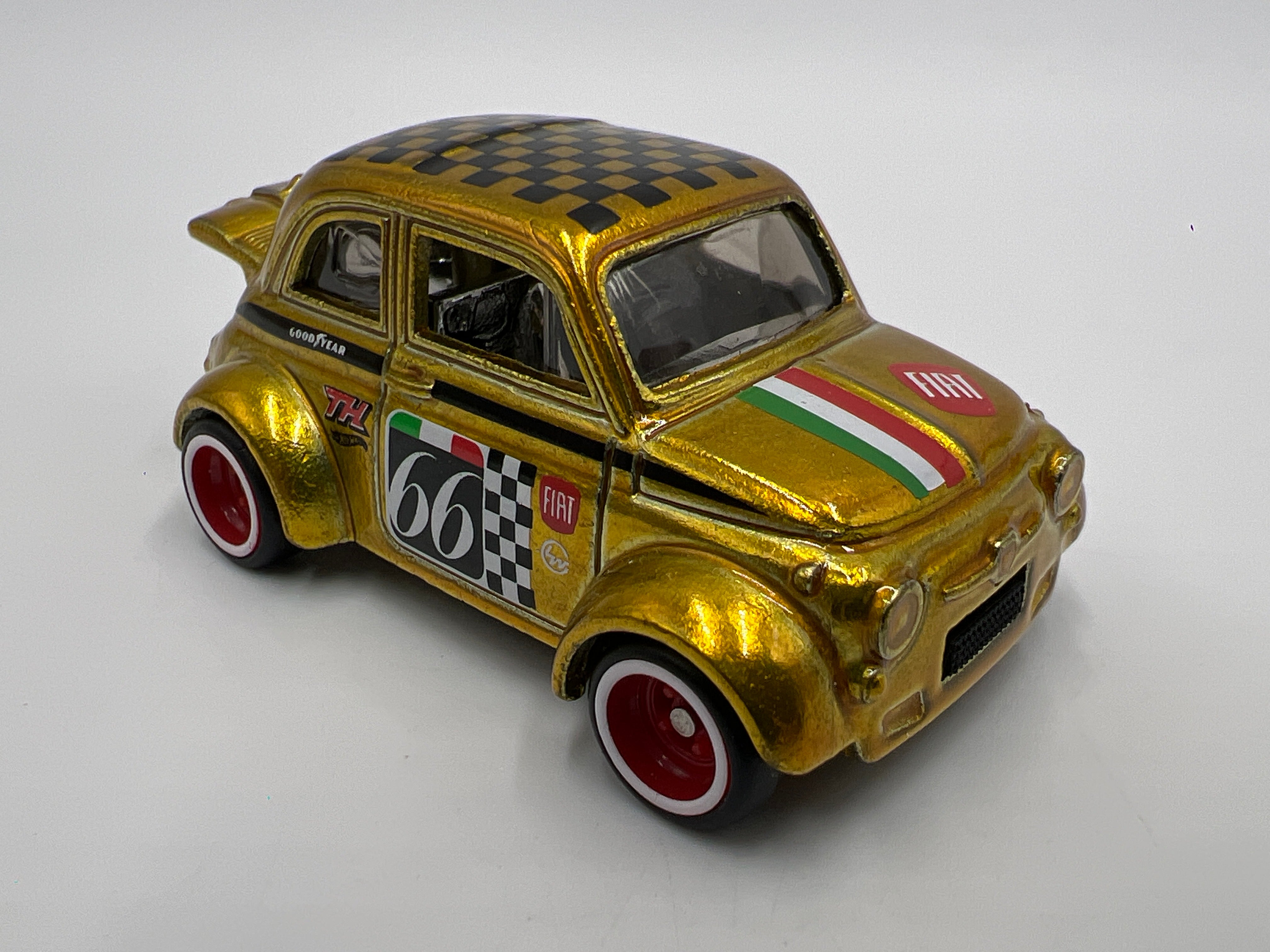 Hot Wheels 1/64 Super Treasure Hunt 60s Fiat 500D Modificado Gold