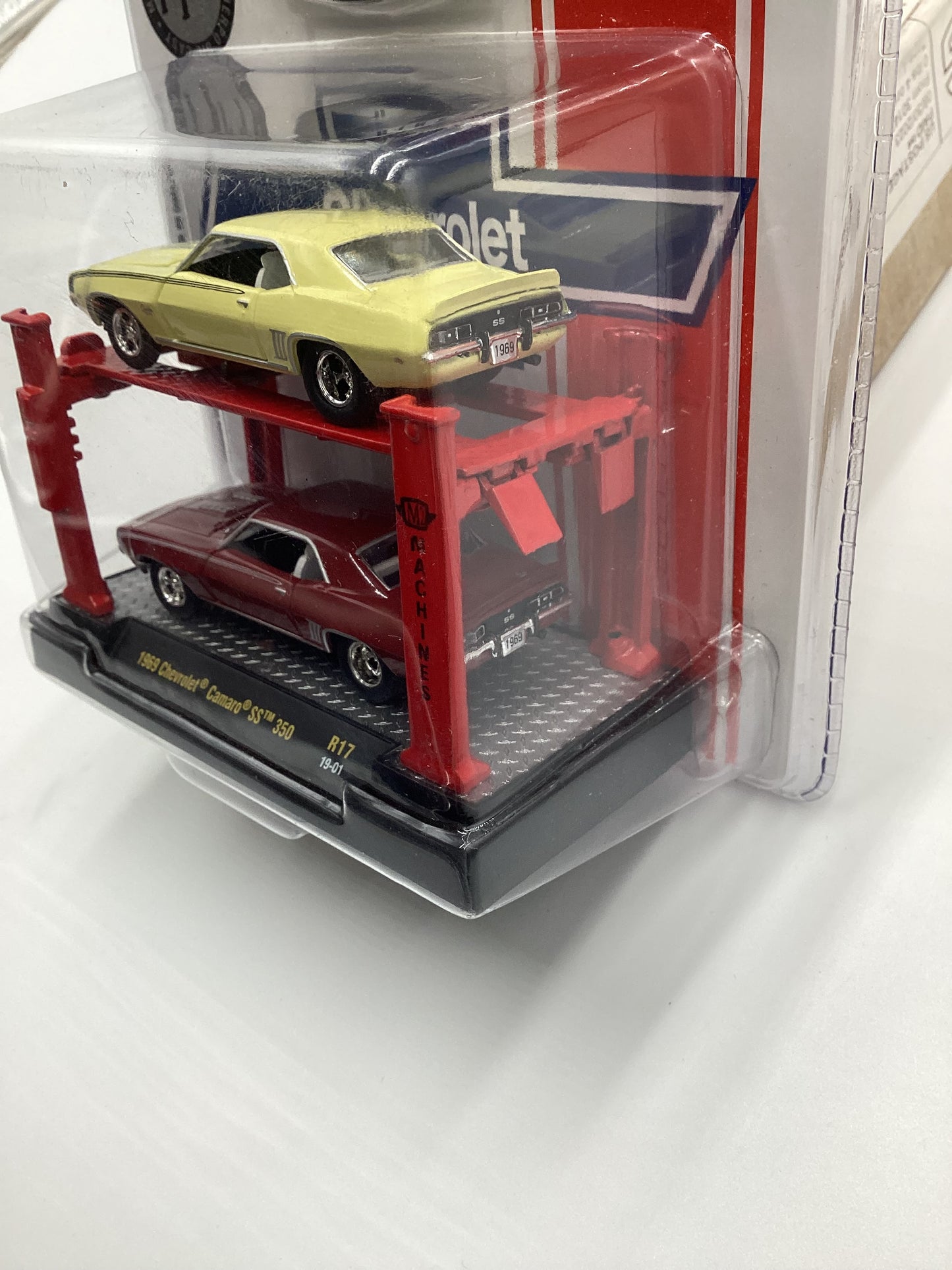 M2 Machines Auto-lift 2 Pack 1969 Chevrolet Camaro SS 350 R17 205H