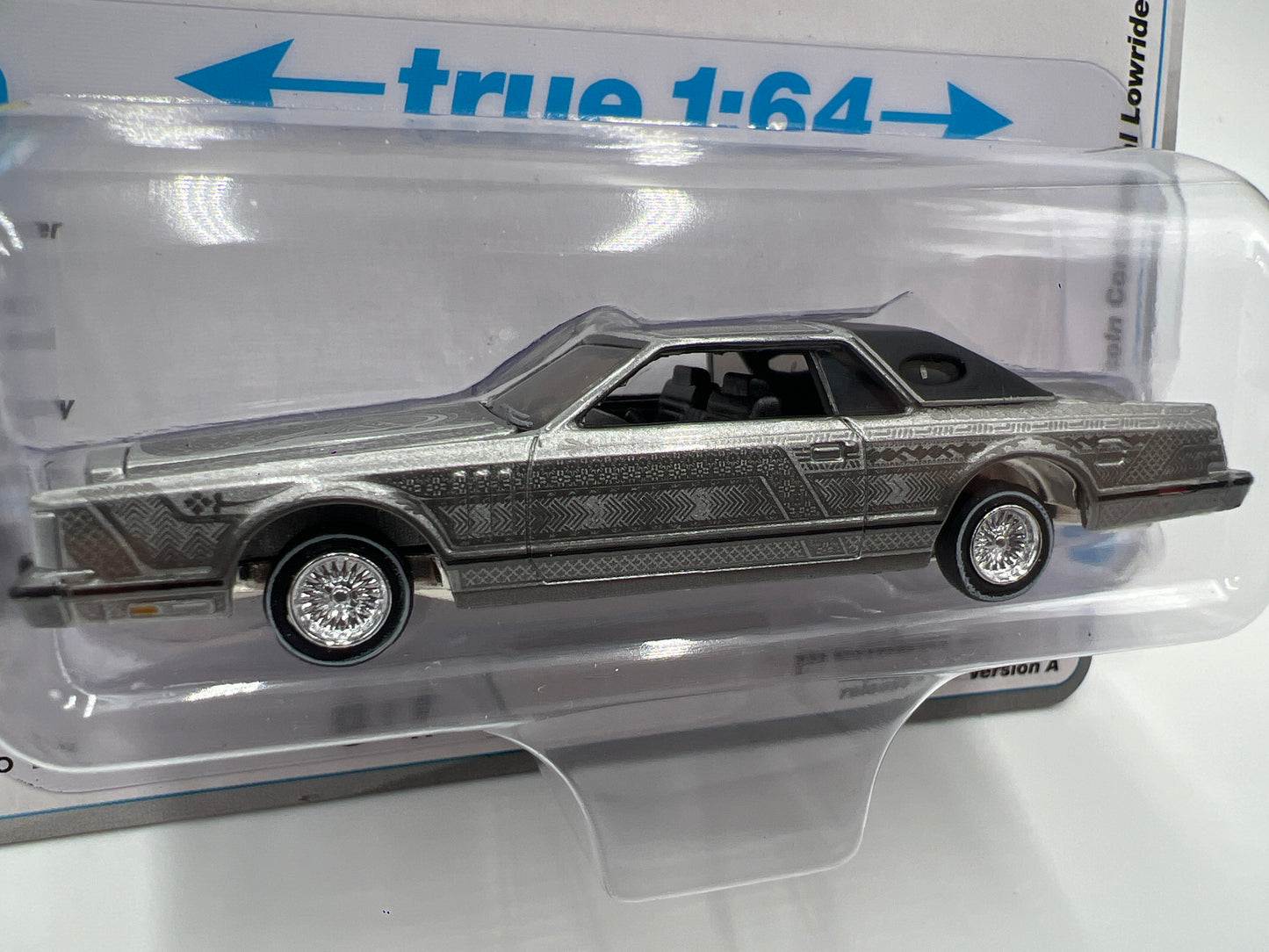 Auto World Luxury Cruisers Release 6 Version A 1979 Lincoln Continental Lowrider Silver 182B