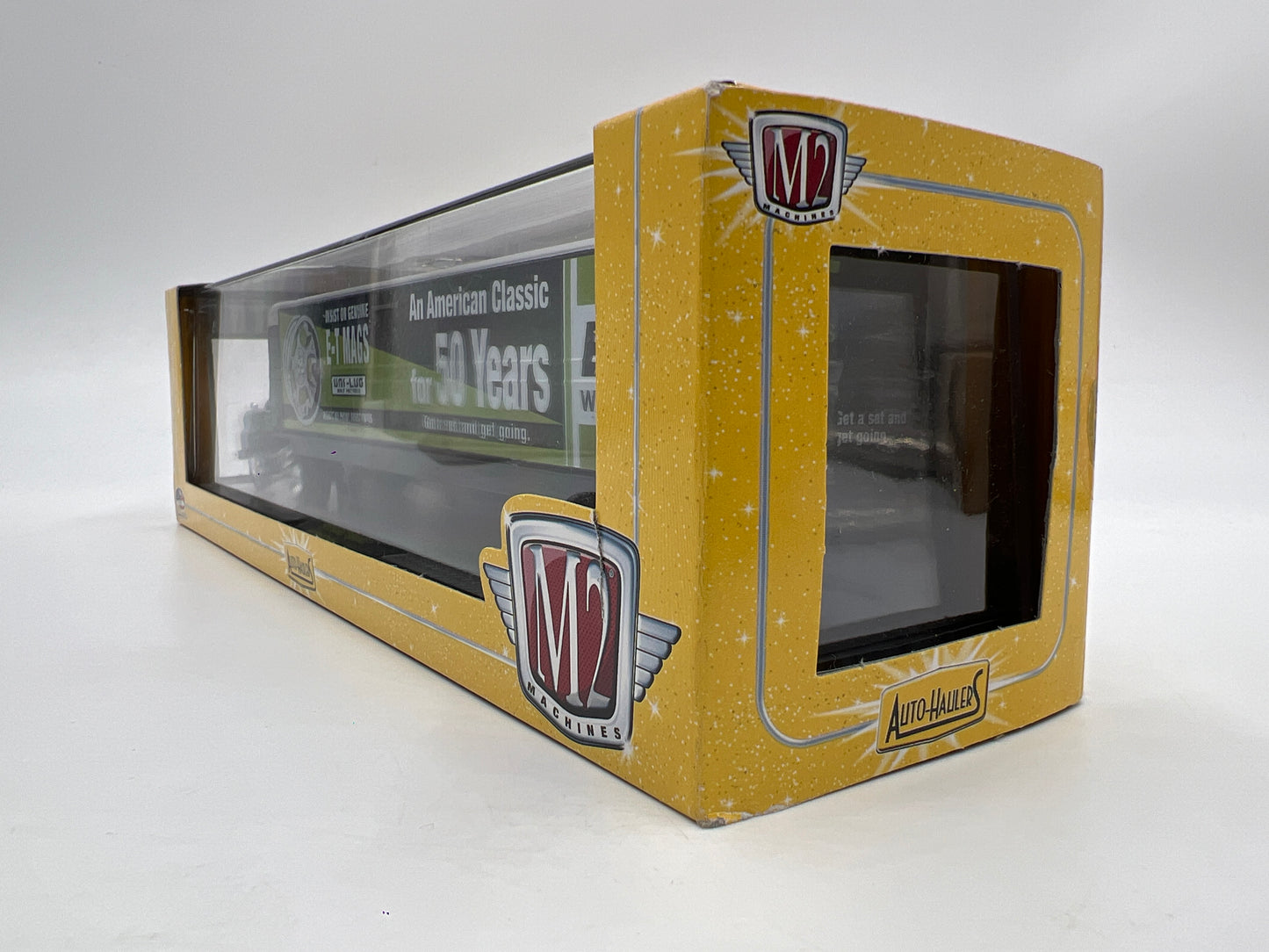 M2 Machines Auto Haulers Premium Edition 1958 Chevrolet Spartan LCF & E-T MAGS Trailer 12-06