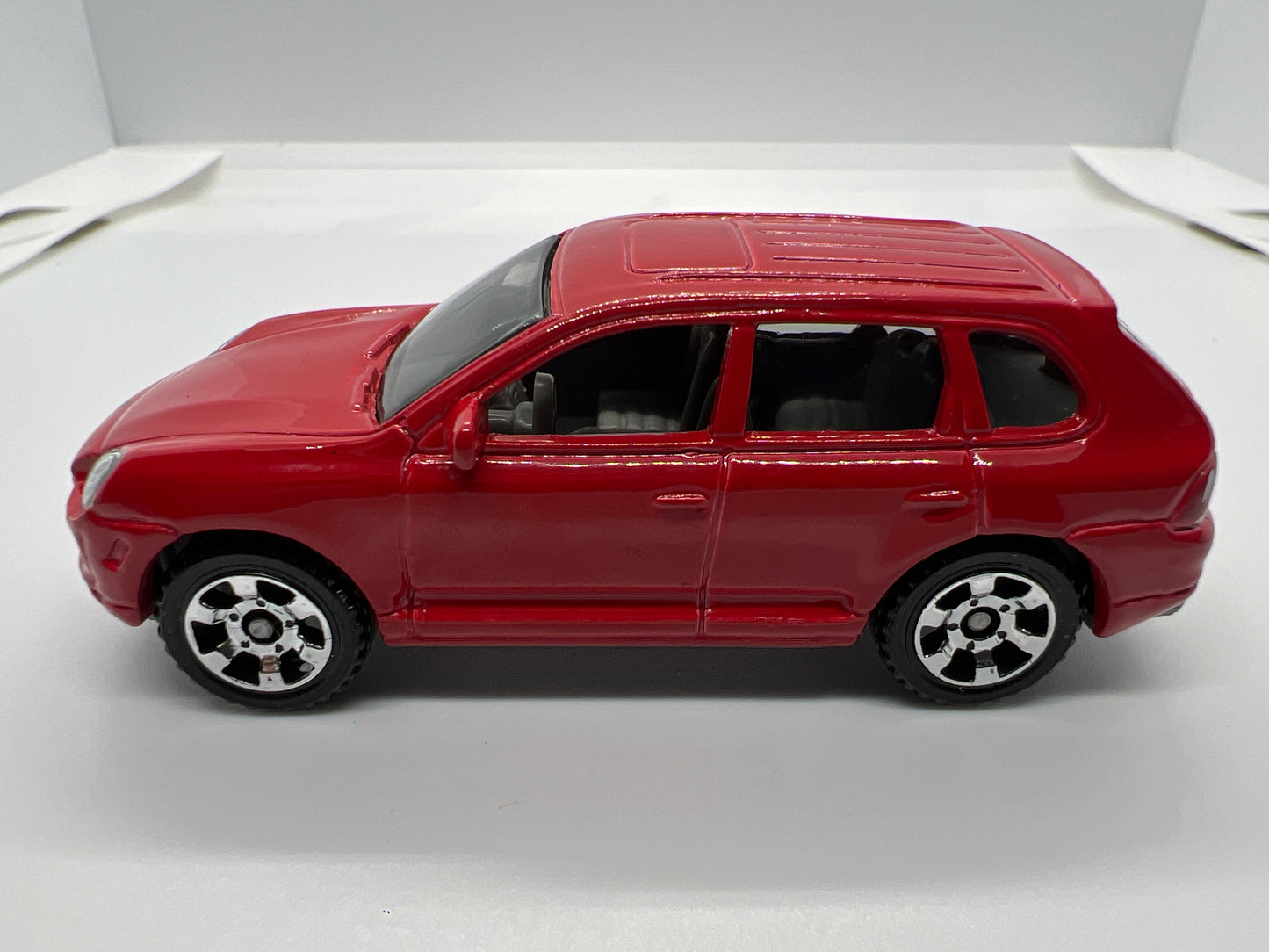 Matchbox 1/64 Porsche Cayenne Turbo Red Loose