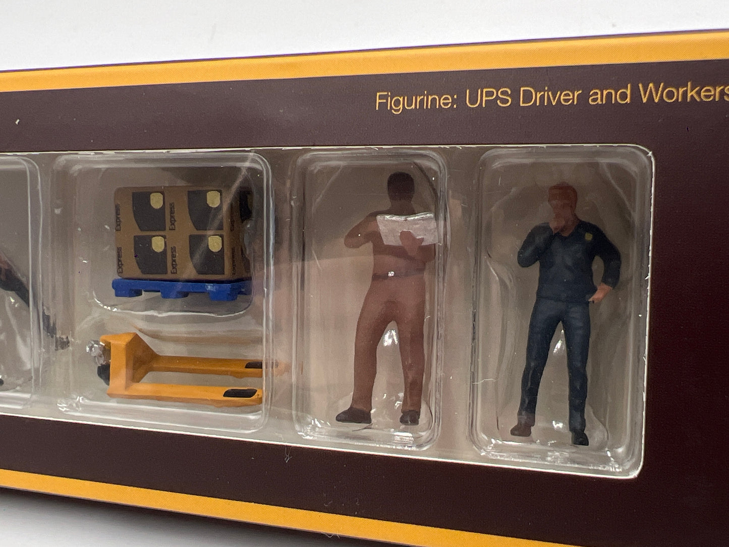 Mini GT Figurines AC30 UPS Driver And Workers