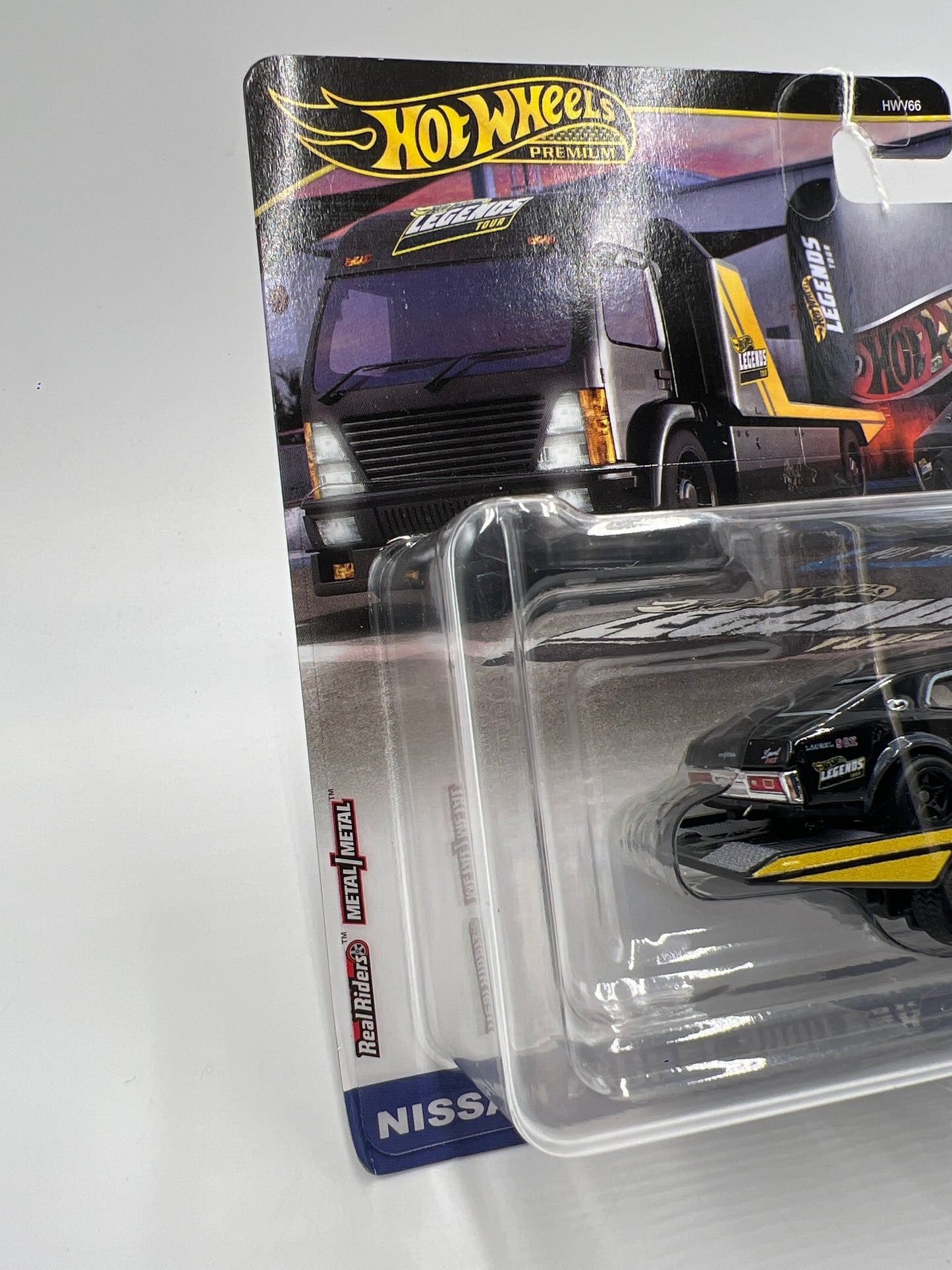 2025 Hot Wheels Car Culture Team Transport Legends Tour Nissan Laurel 2000 SGX & Aero Lift Black 280C