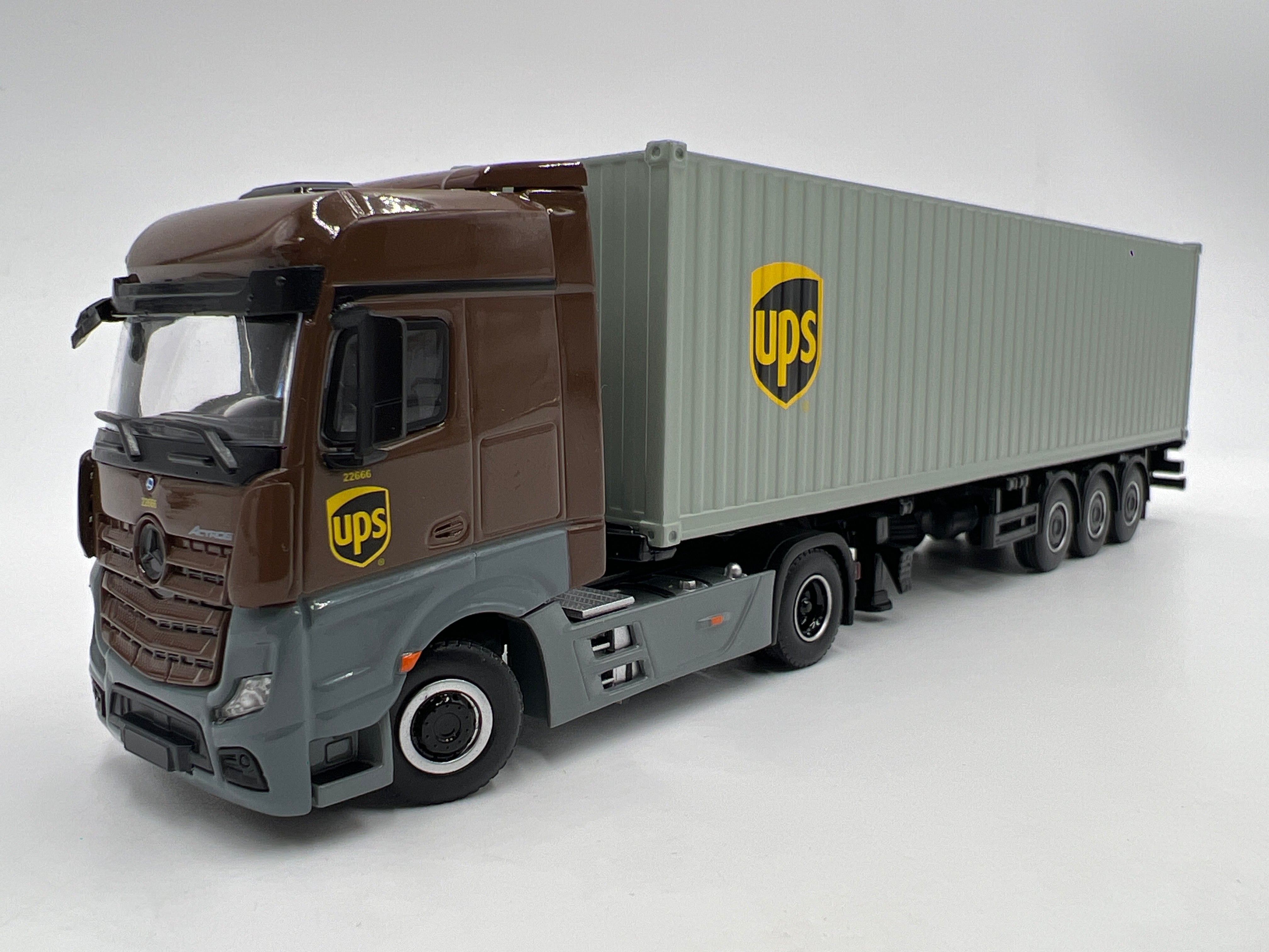 Mini GT #705 Mercedes-Benz Actros W/40ft Container UPS Europe