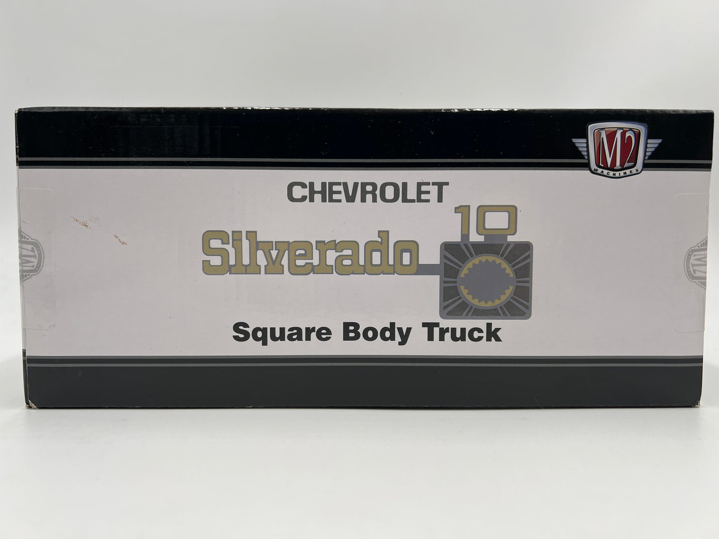 M2 Machines 1/24 Square Body Truck 1975 Chevrolet Silverado Black/White S40