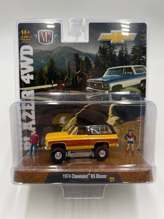 2024 M2 Machines Diorama R05 1974 Chevrolet K5 Blazer Yellow 198H