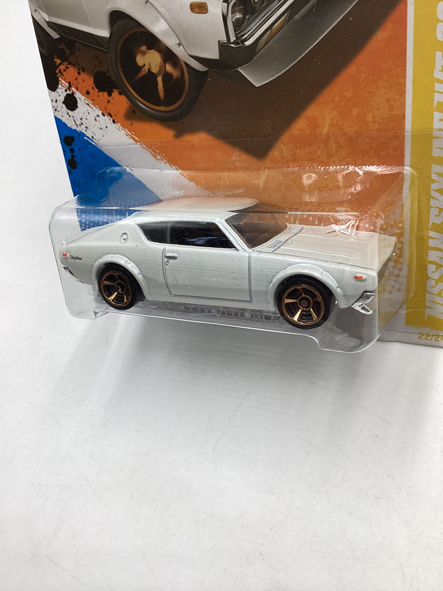 2014 Hot Wheels #022 White Nissan Skyline H/T 2000GT-R 80A