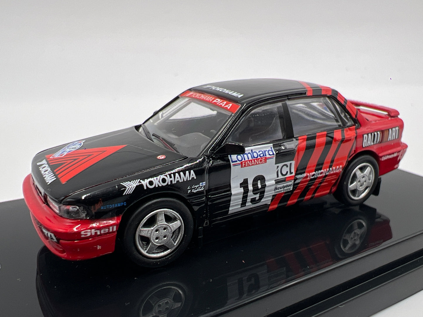 Para64 1:64 Scale Diecast Mitsubishi Motors Mitsubishi Galant VR-4 Advan Red/Black