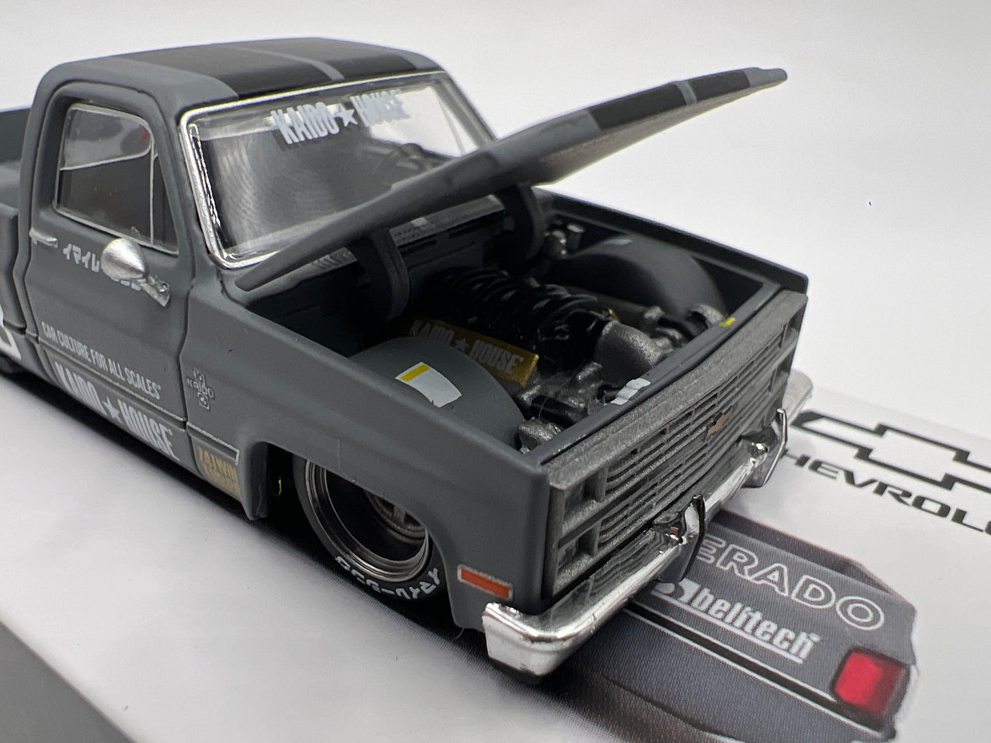Mini GT Kaido House #160 Chevrolet Silverado Kaido V2 Gray