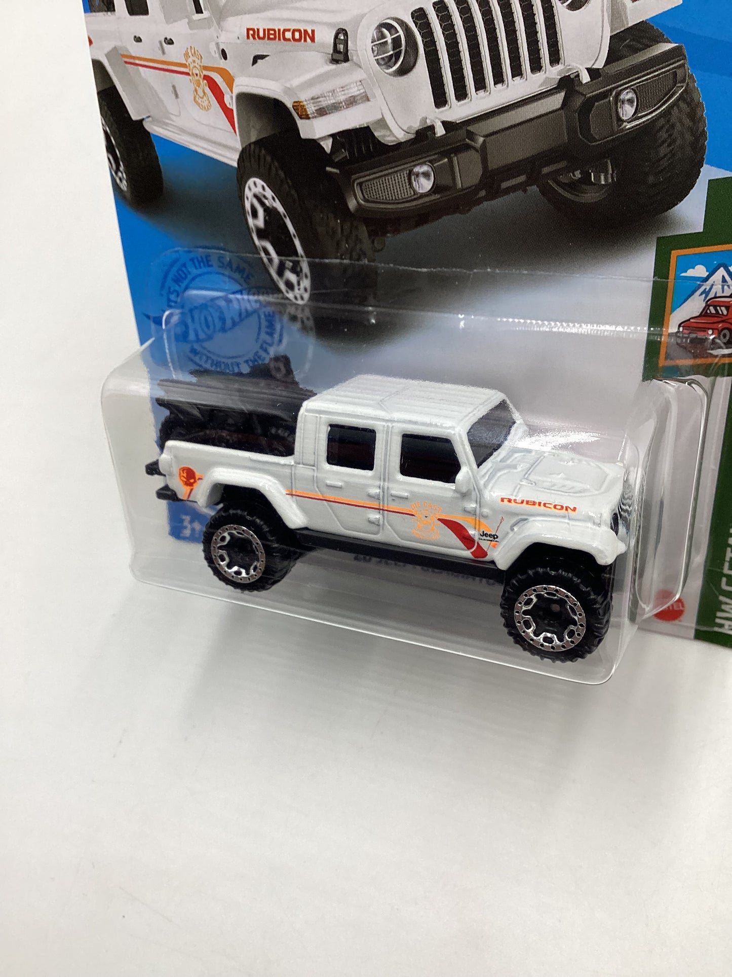 2021 Hot wheels #117 20 Jeep Gladiator White dollar general exclusive 152B