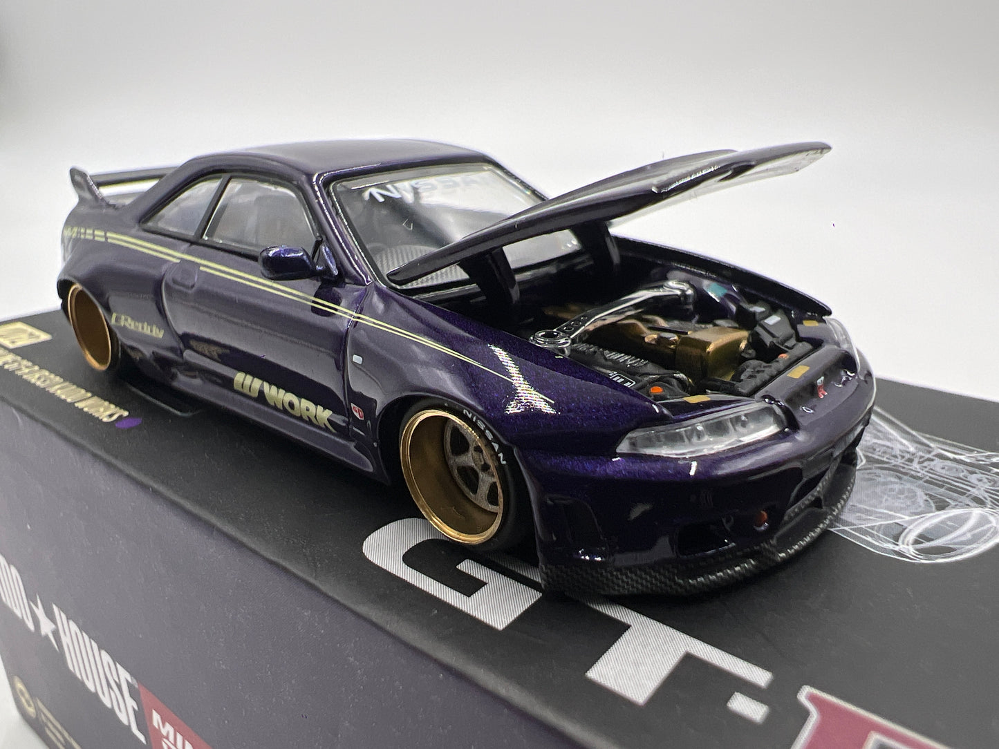 Mini GT Kaido House #072 Nissan Skyline GT-R R33 Kaido Works