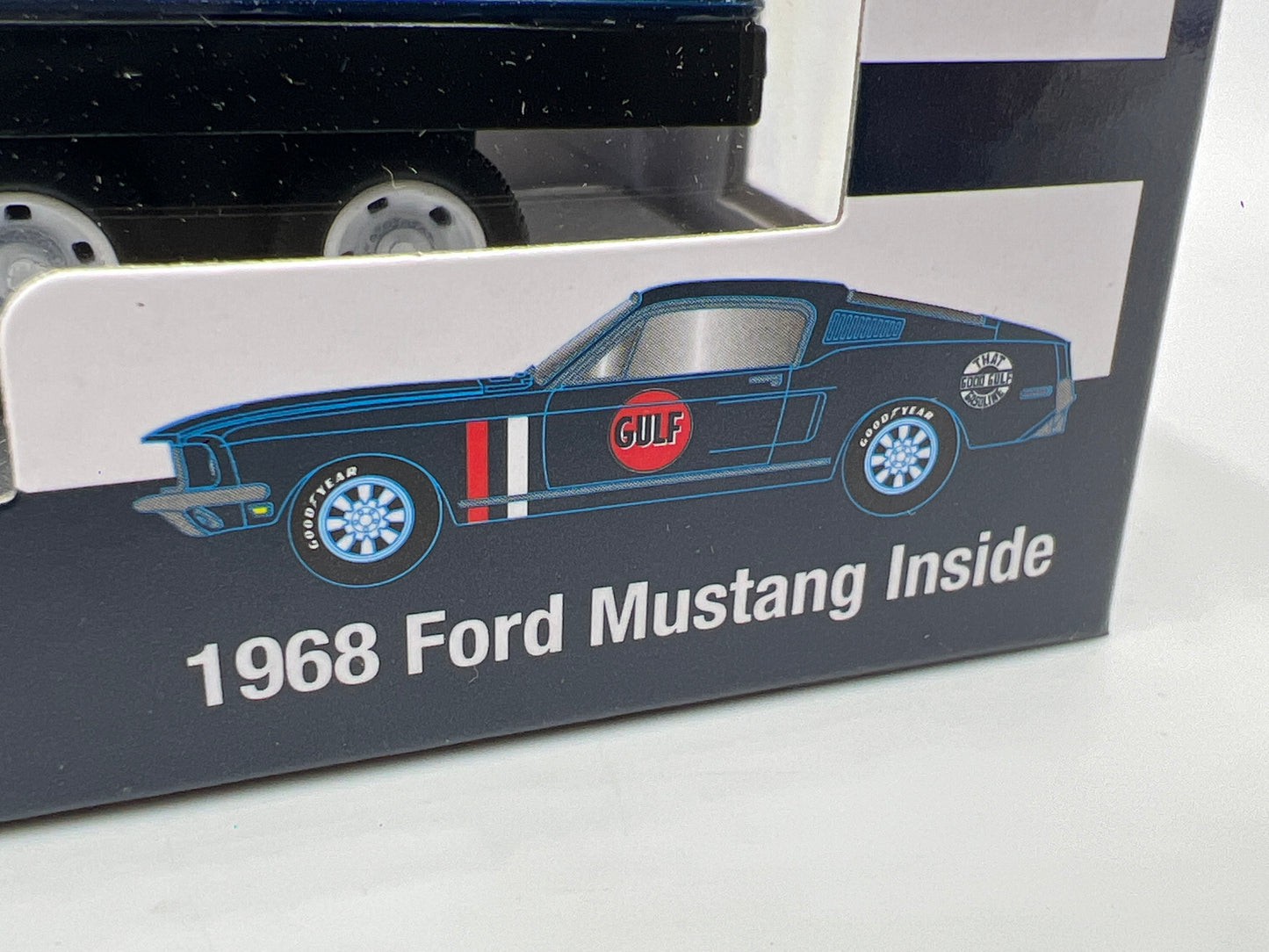 M2 Machines Auto Haulers Gulf 1970 Ford C-600 & 1968 Ford Mustang Fastback 2+2 R88