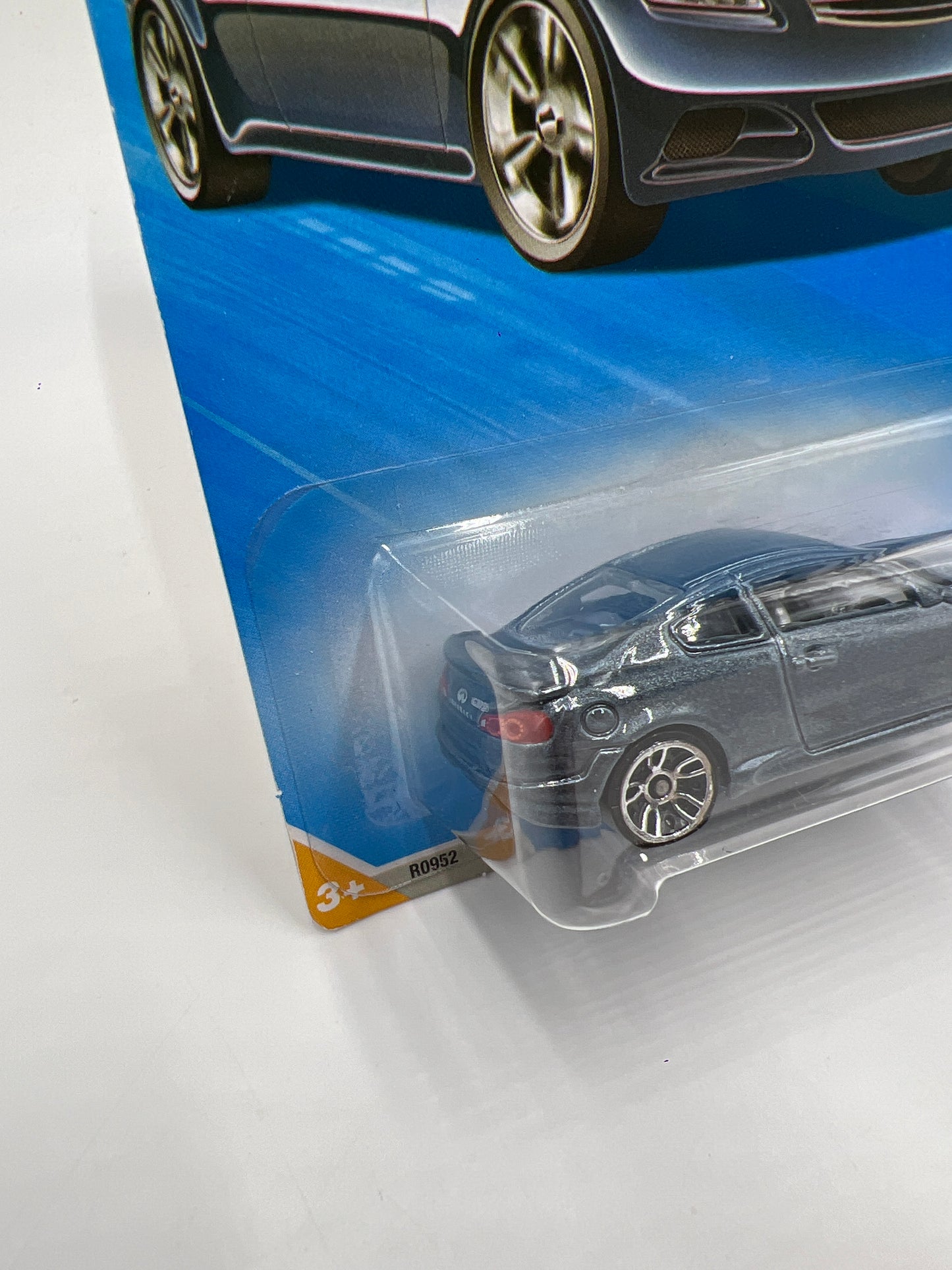 2010 Hot Wheels New Models #32 10 Infiniti G37 Blue W/Protector #2