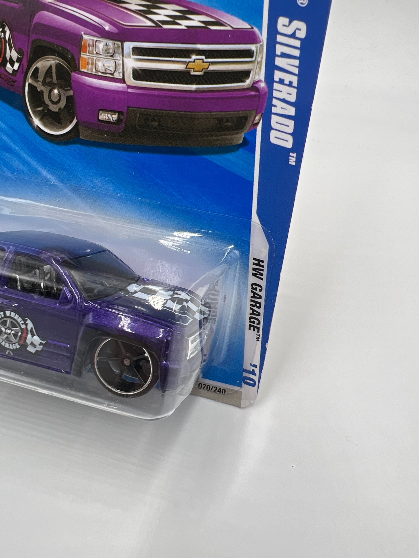 2010 Hot Wheels Garage #70 Chevy Silverado Purple W/Protector