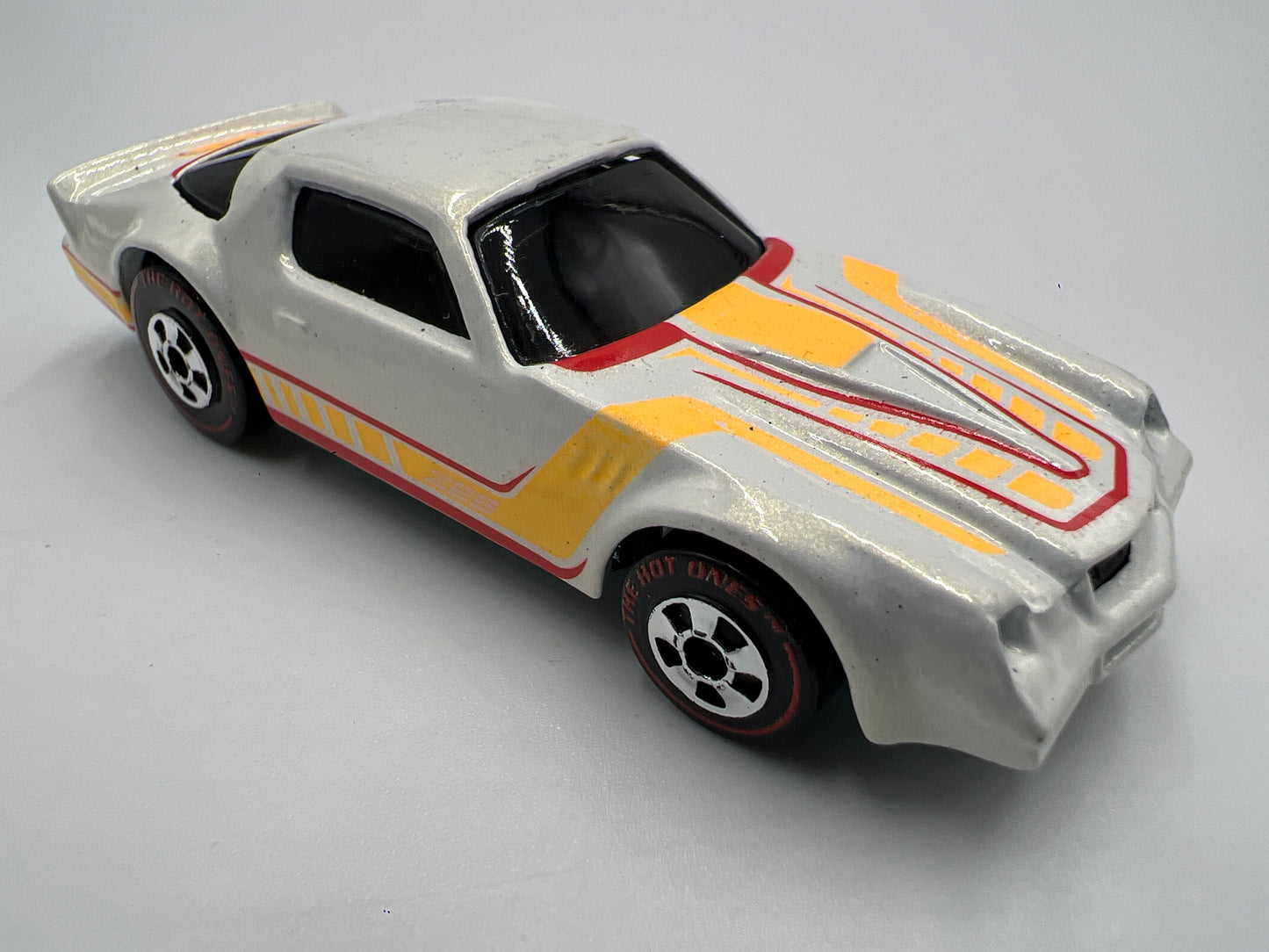 2011 Hot Wheels The Hot Ones CHASE 1982 Chevy Camaro Z-28 White Loose