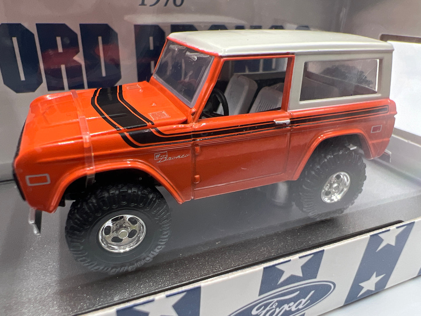 M2 Machines 1976 Ford Bronco Orange/White R75