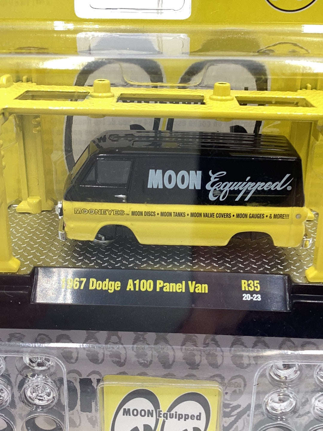 M2 Machines Model Kits Mooneyes 1967 Dodge A100 Panel Van R35