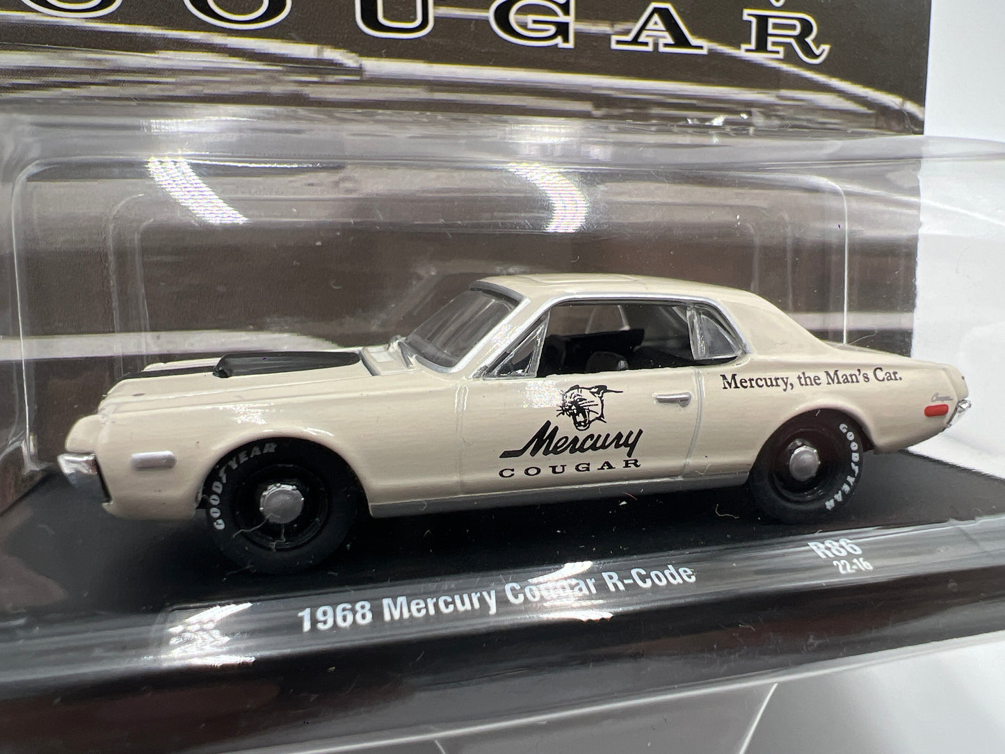 M2 Machines Auto-Drivers 1968 Mercury Cougar R-Code White R86 188M