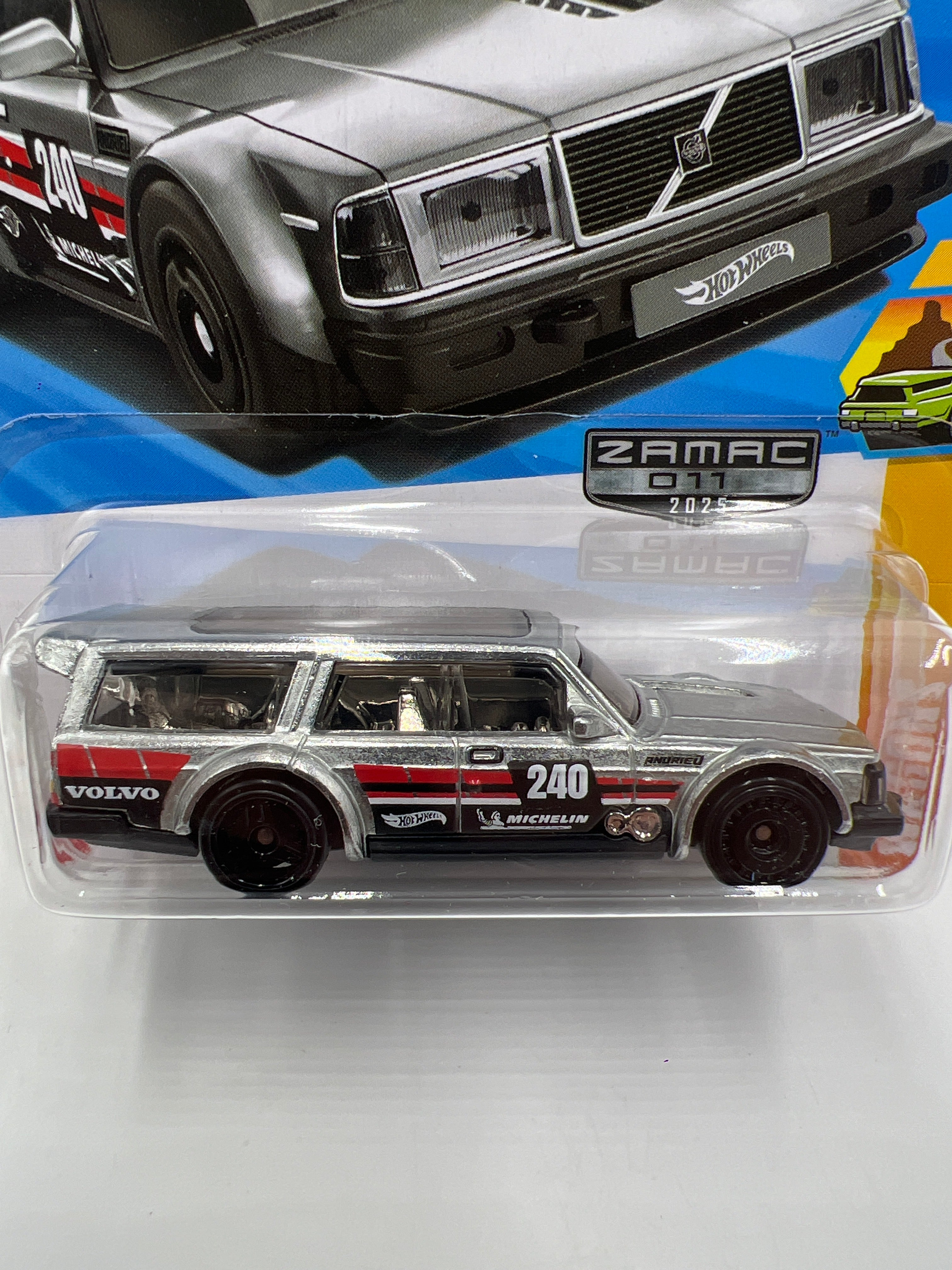 ミニカー Hot Wheels Volvo 240 Drift Wagon Amazon.com: Hot Wheels Volvo 240 Drift Wagon, HW Slammed 4/5