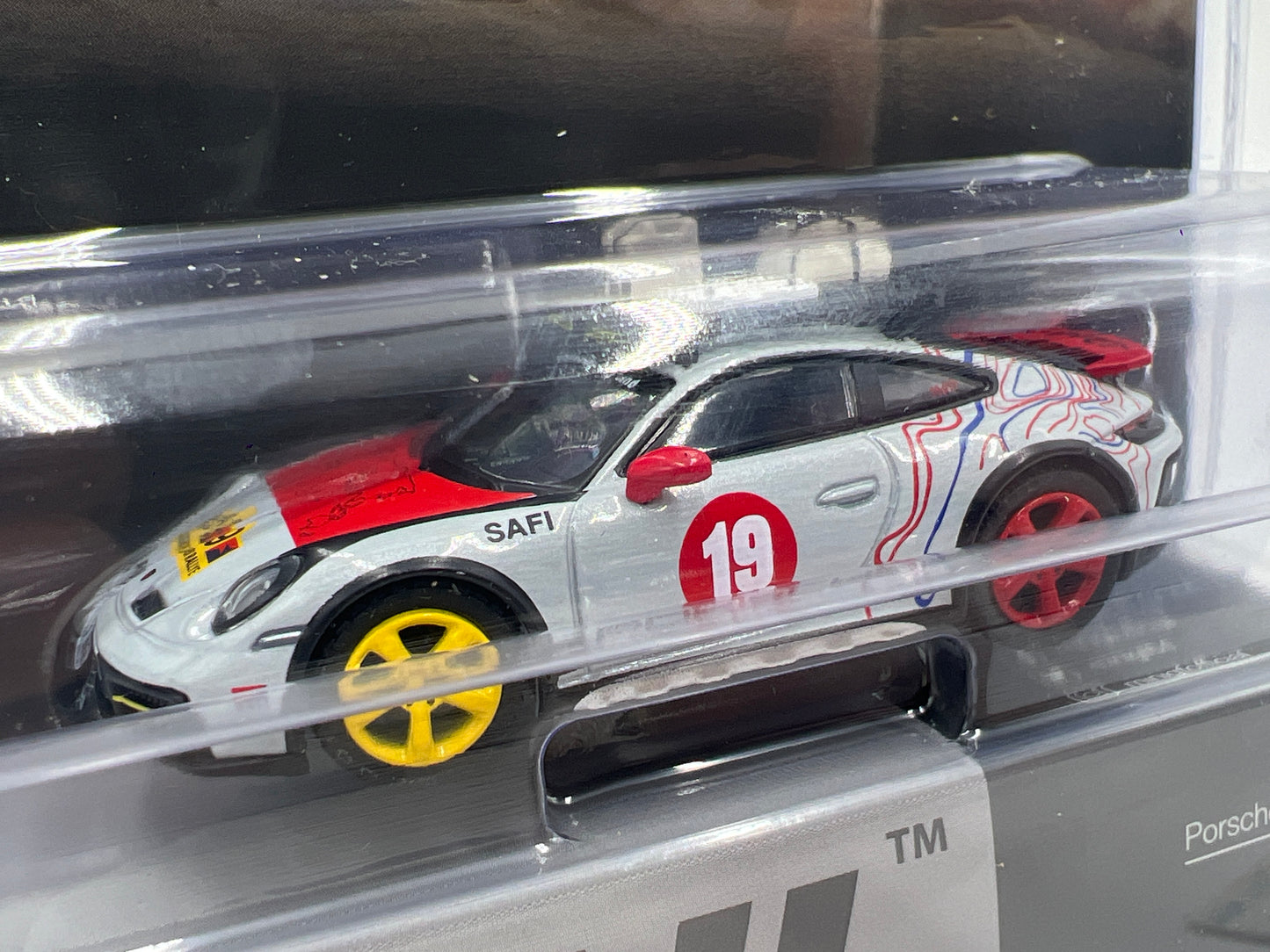 Mini GT #1068 Porsche 911 Dakar Uncle Rally 231C