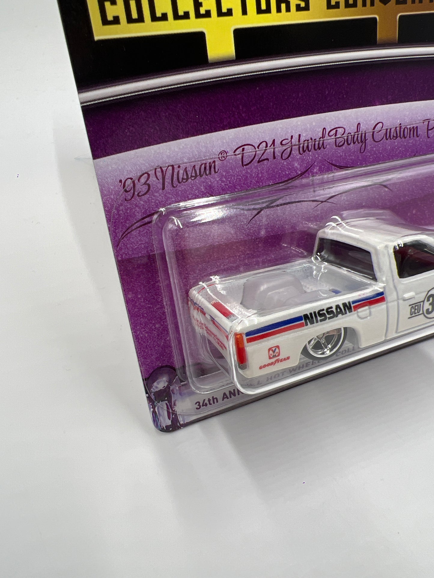 2020 Hot Wheels 34th Annual Collectors Convention LA #2409/6700 93 Nissan D21 Hard Body Custom White W/Protector