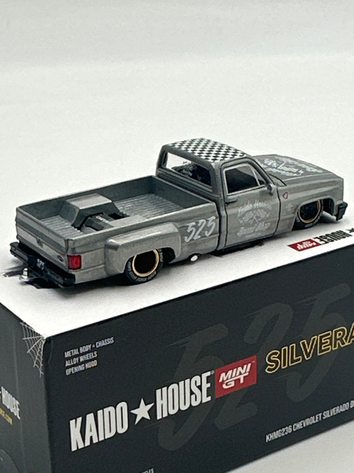 Mini GT Kaido House #236 Chevrolet Silverado Dually Hot Rod V1 CHASE