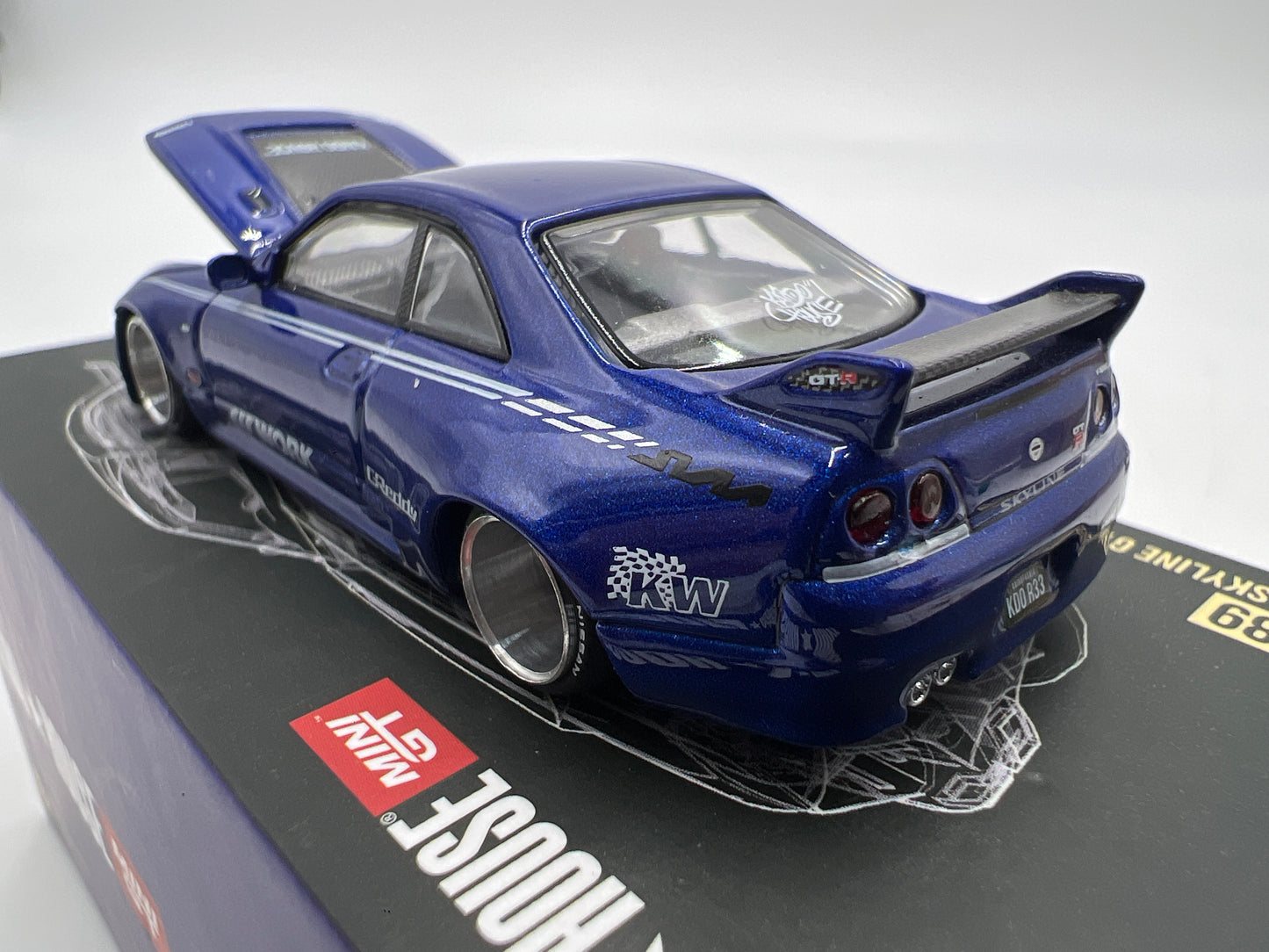 Mini GT Kaido House #089 Nissan Skyline GT-R R33 Kaido Works V2