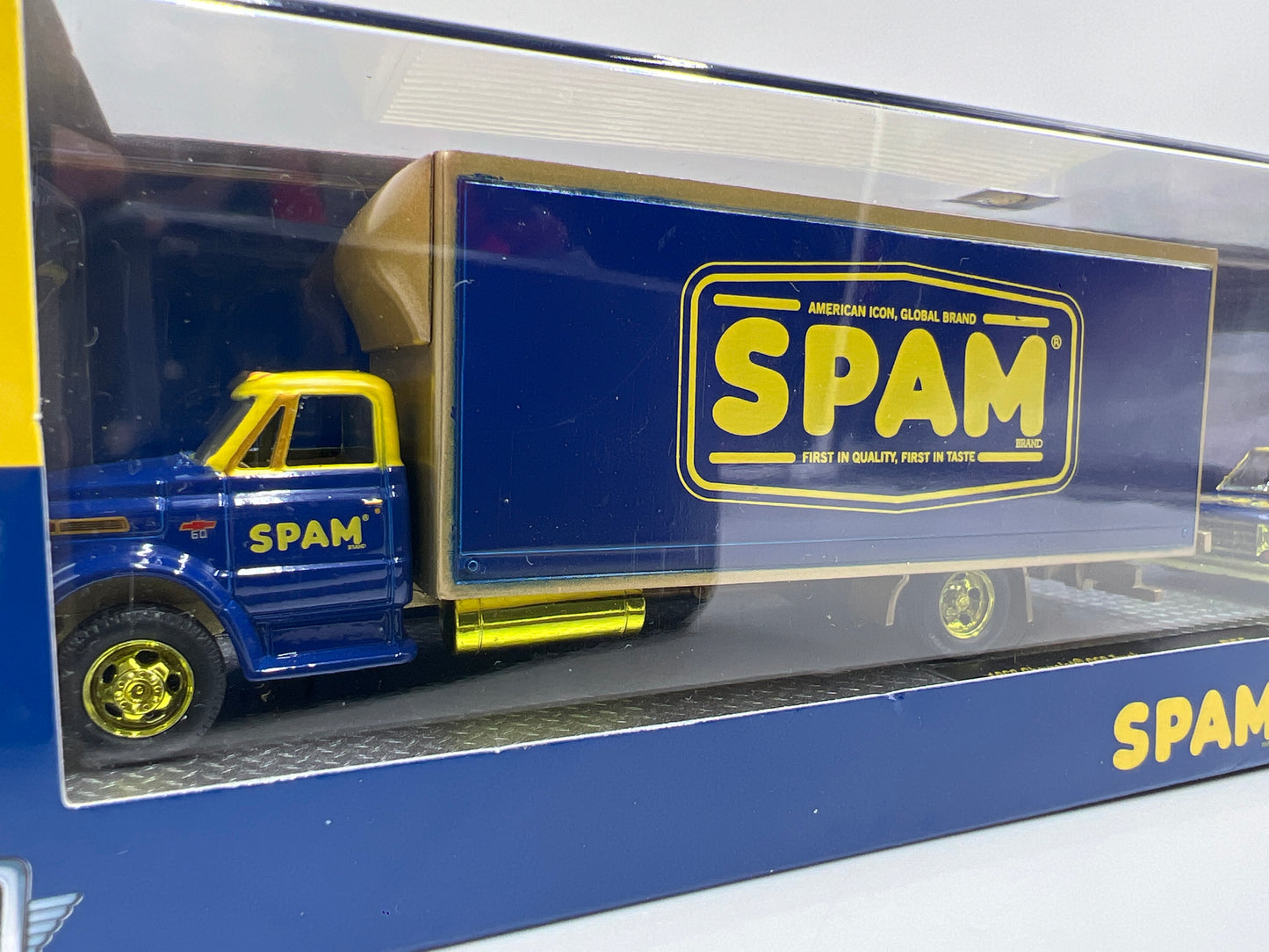 M2 Machines Auto Haulers CHASE Spam 1968 Chevrolet C60 Truck & 1979 Chevrolet Silverado Stepside R55