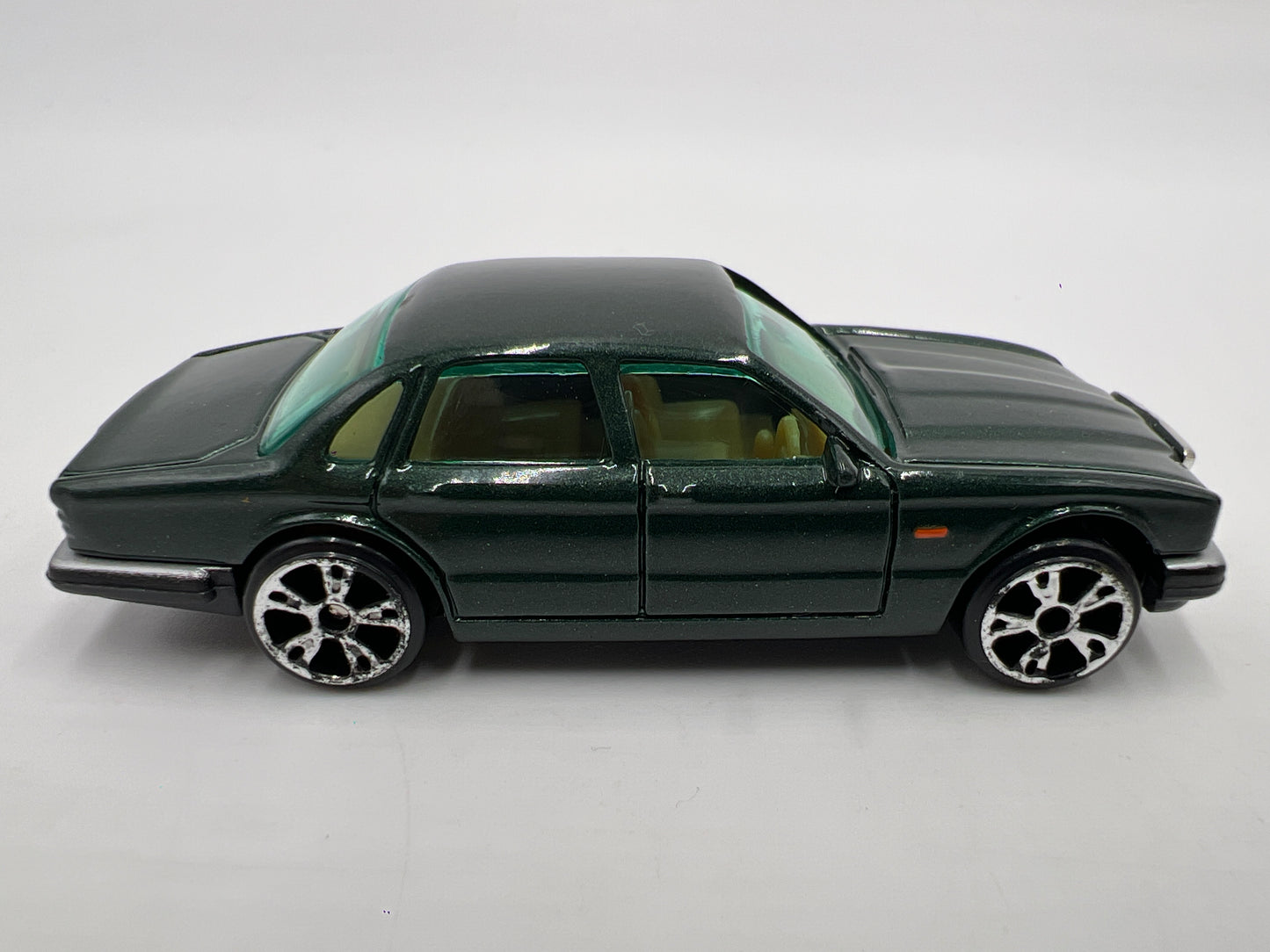 Matchbox 1/64 Superfast #57 Jaguar XJ6 Green Loose