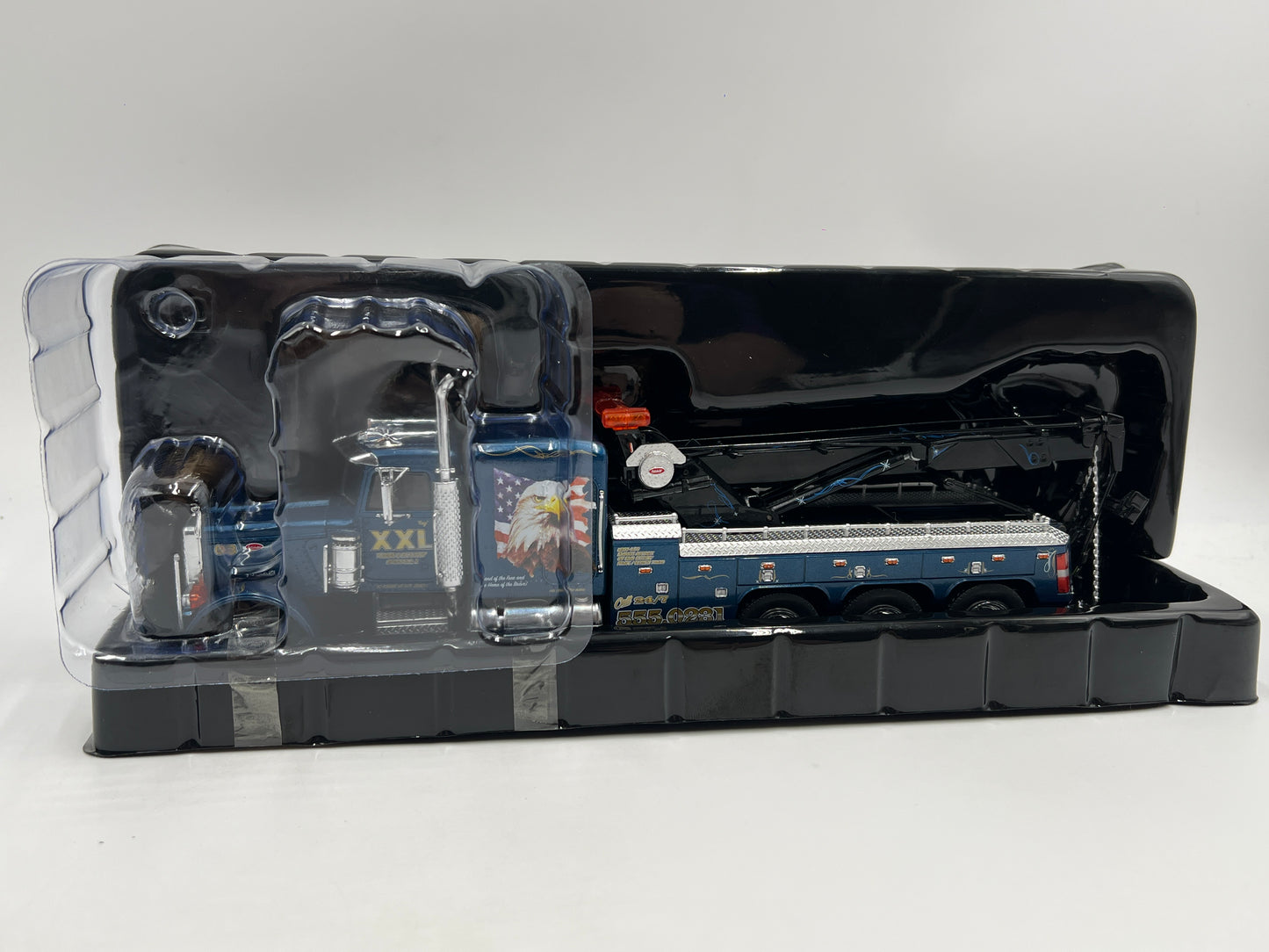 IXO Models 1/43 Scale USA Edition Peterbilt 359 Wrecker 1980 Blue