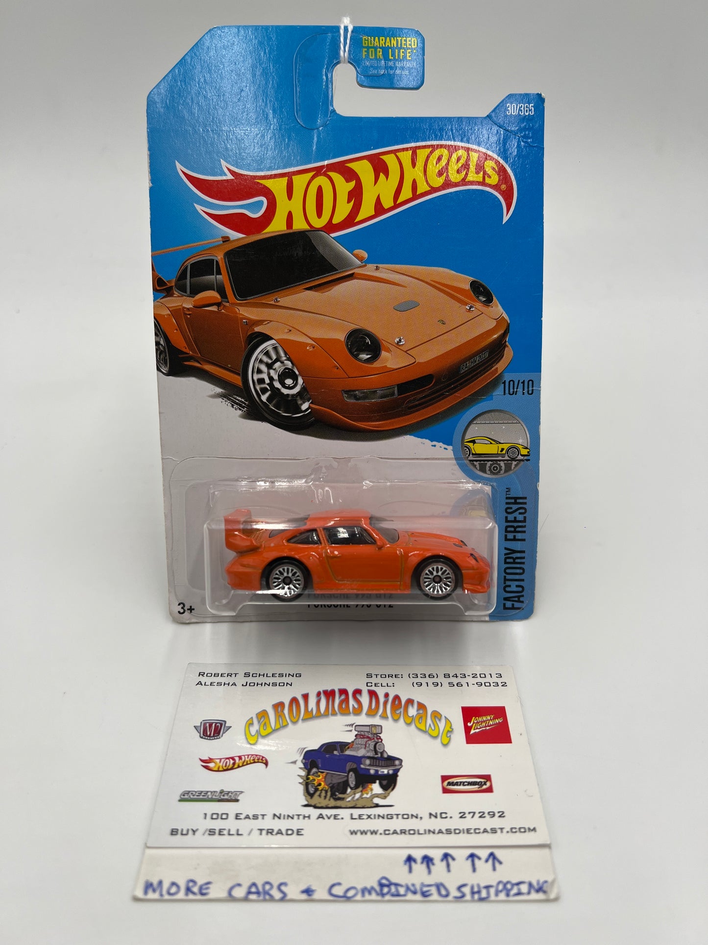 2017 Hot Wheels Factory Fresh #30 Porsche 993 GT2 Orange (Bad Card) 98A