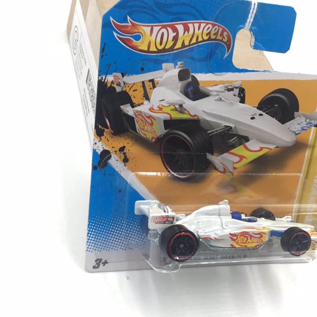 2011 Hot Wheels #42 2011 IndyCar Oval Course Race Car Short Card 55C