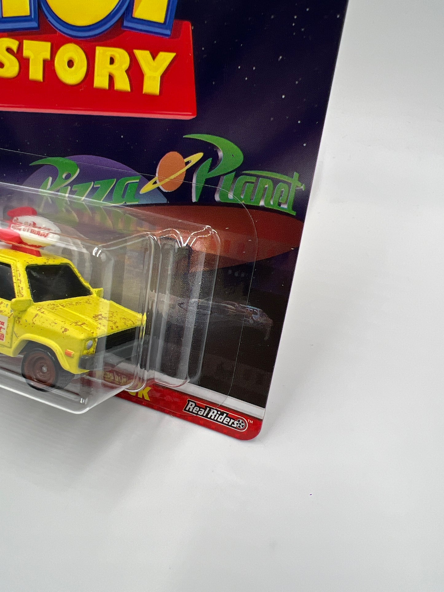 Hot Wheels Disney Pixar Toy Story Pizza Planet Truck Yellow W/Protector